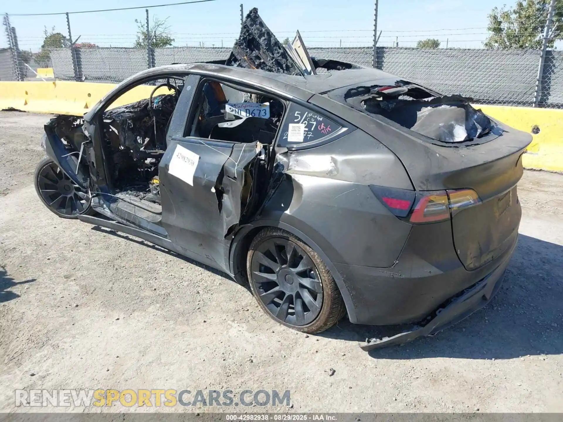 3 Photograph of a damaged car 5YJYGDEE2MF208477 TESLA MODEL Y 2021