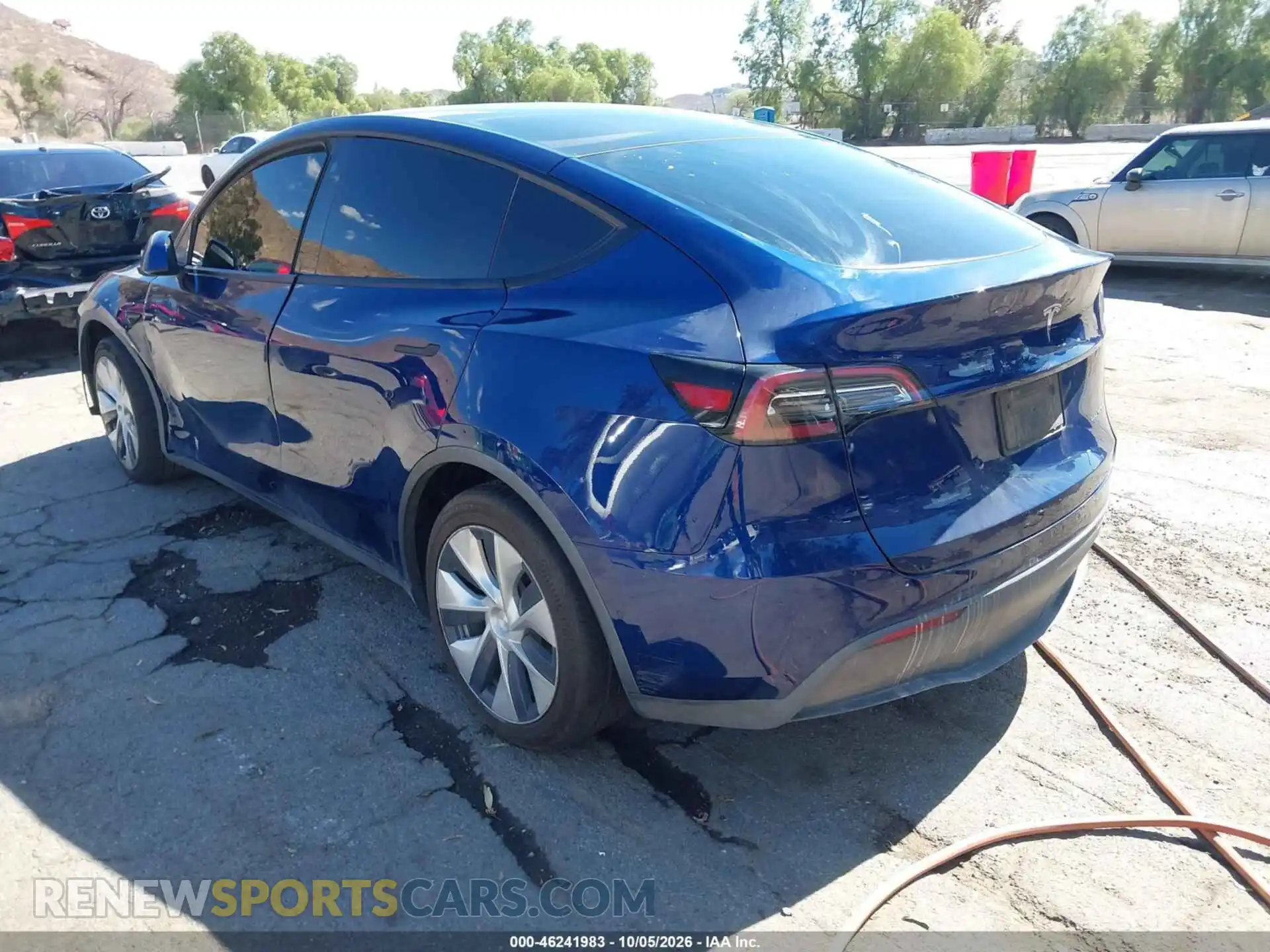 3 fotografías del automóvil dañado 5YJYGDEE2MF240281 TESLA MODEL Y 2021