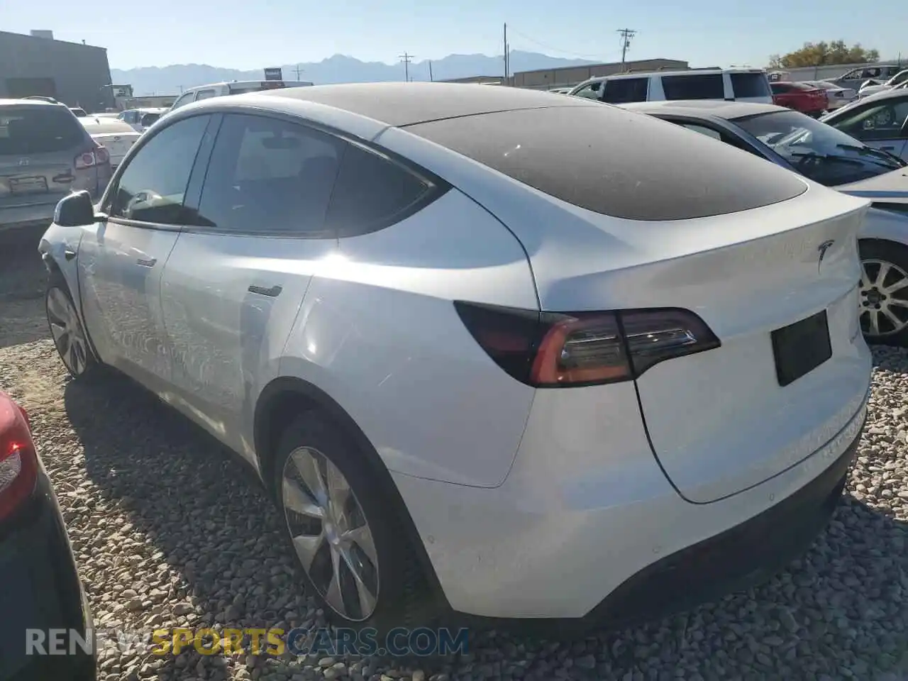 2 Photograph of a damaged car 5YJYGDEE2MF260983 TESLA MODEL Y 2021