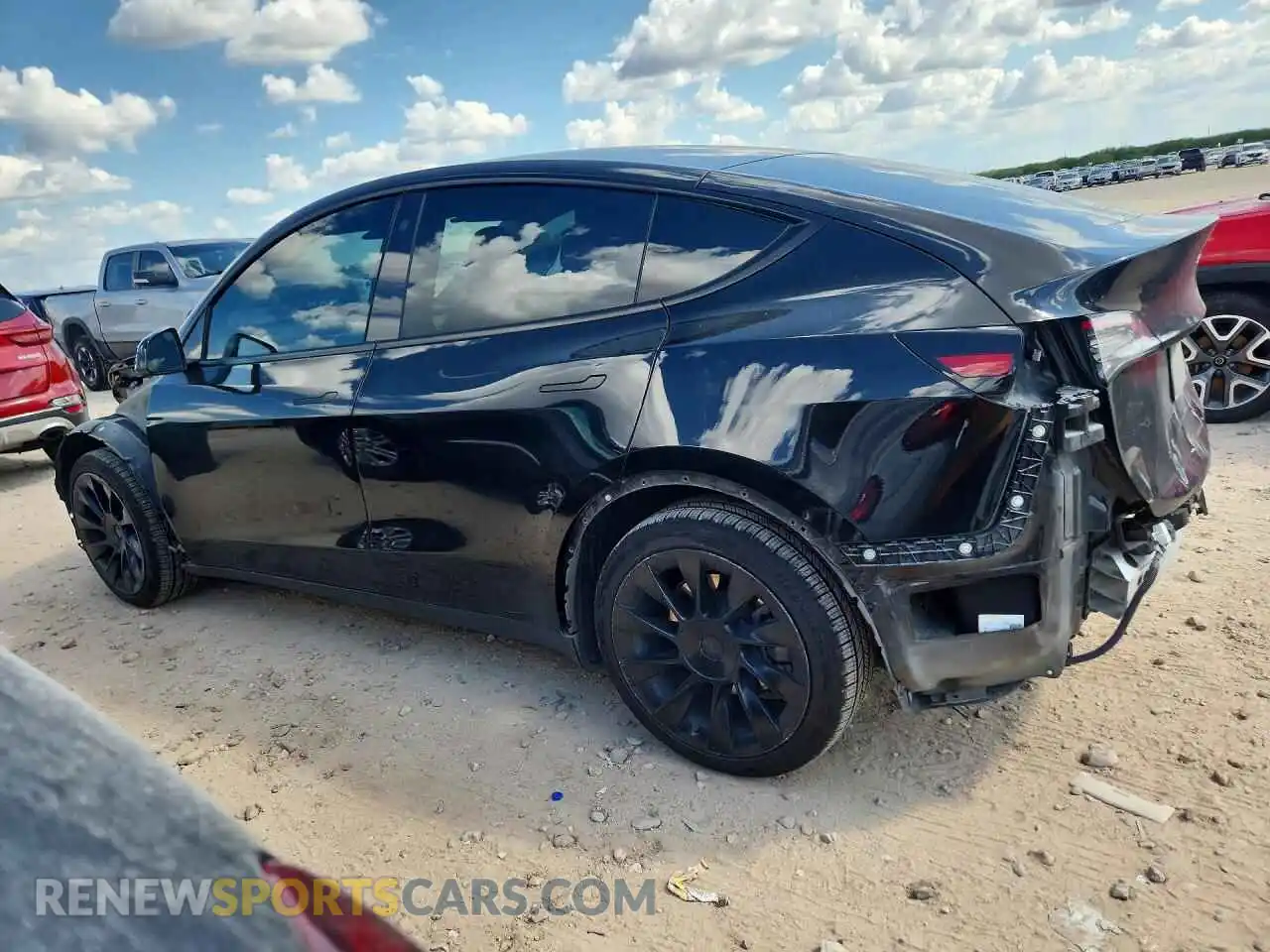 2 Photograph of a damaged car 5YJYGDEE2MF265472 TESLA MODEL Y 2021