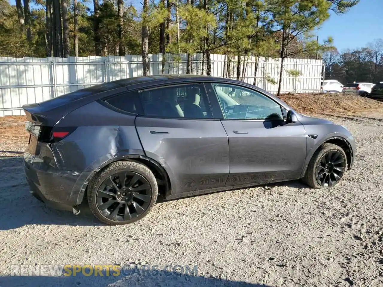 3 fotografías del automóvil dañado 5YJYGDEE2MF267805 TESLA MODEL Y 2021