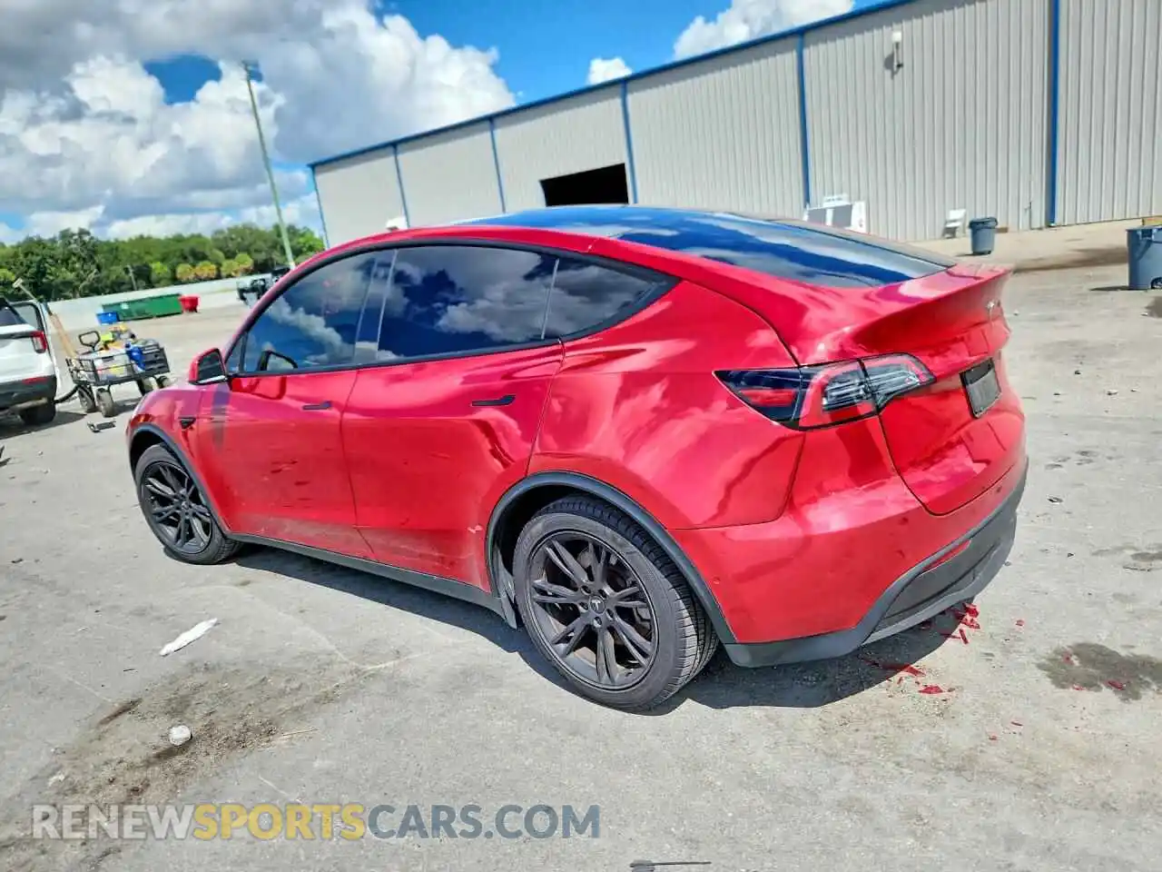 2 fotografías del automóvil dañado 5YJYGDEE2MF294552 TESLA MODEL Y 2021