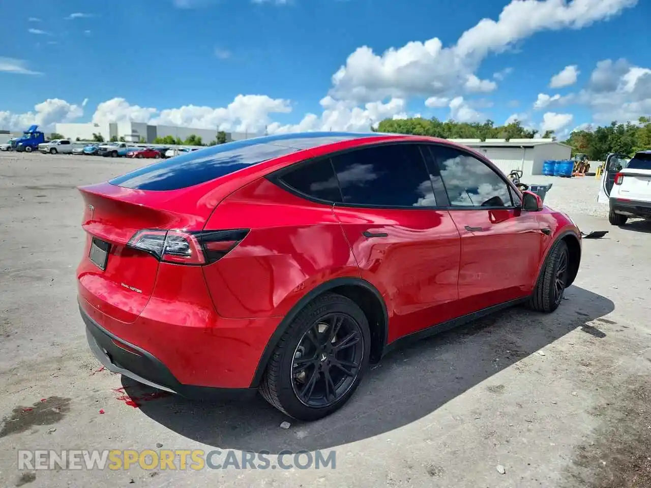 3 fotografías del automóvil dañado 5YJYGDEE2MF294552 TESLA MODEL Y 2021