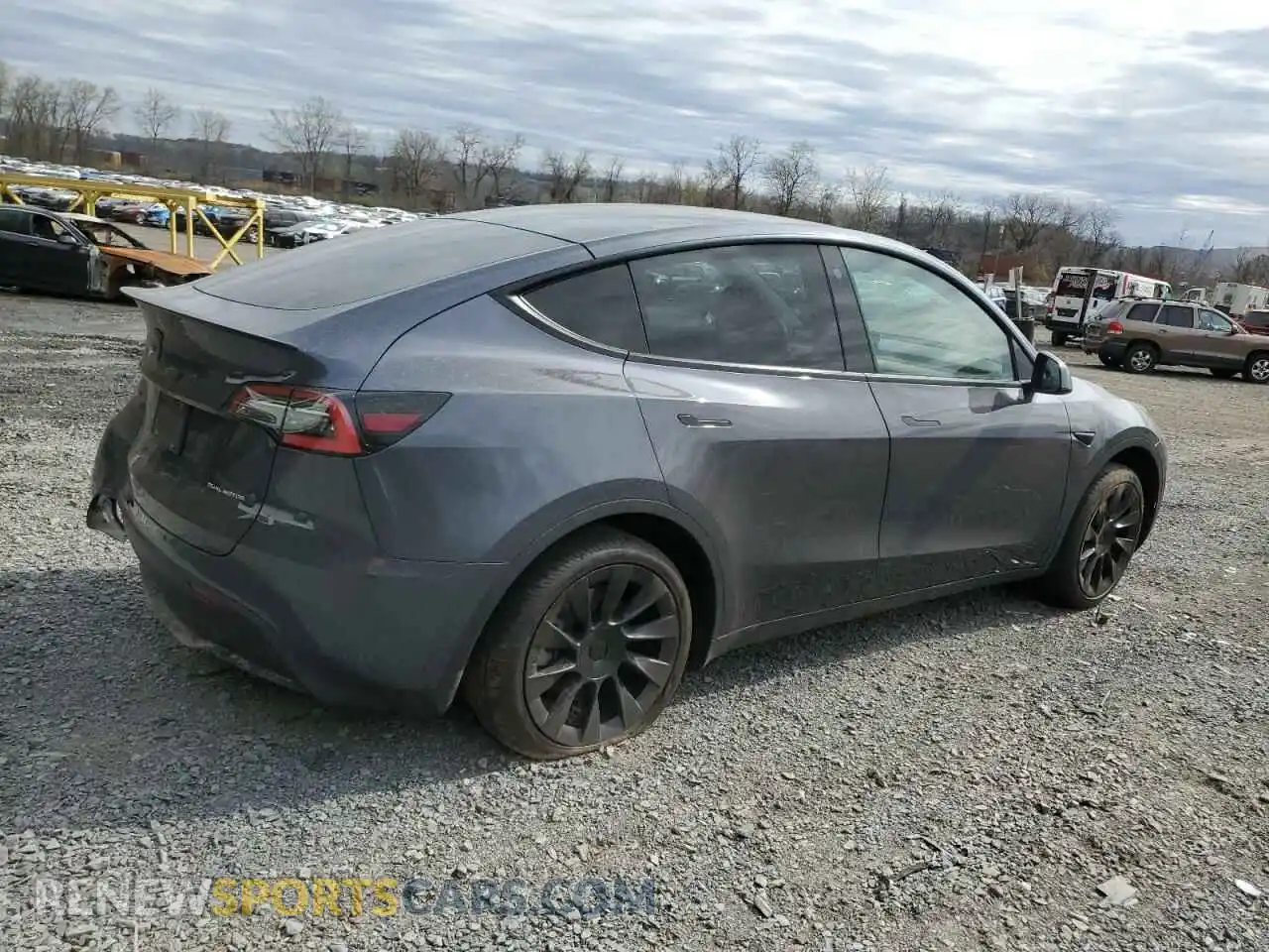 3 Photograph of a damaged car 5YJYGDEE3MF064762 TESLA MODEL Y 2021