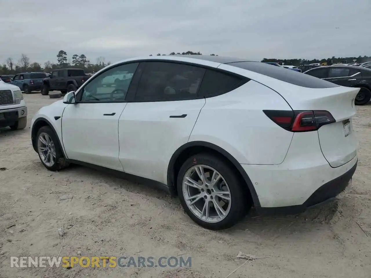 2 Photograph of a damaged car 5YJYGDEE3MF068276 TESLA MODEL Y 2021