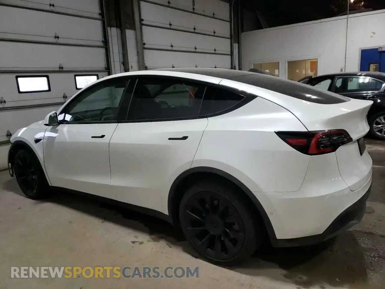 2 Photograph of a damaged car 5YJYGDEE3MF068407 TESLA MODEL Y 2021
