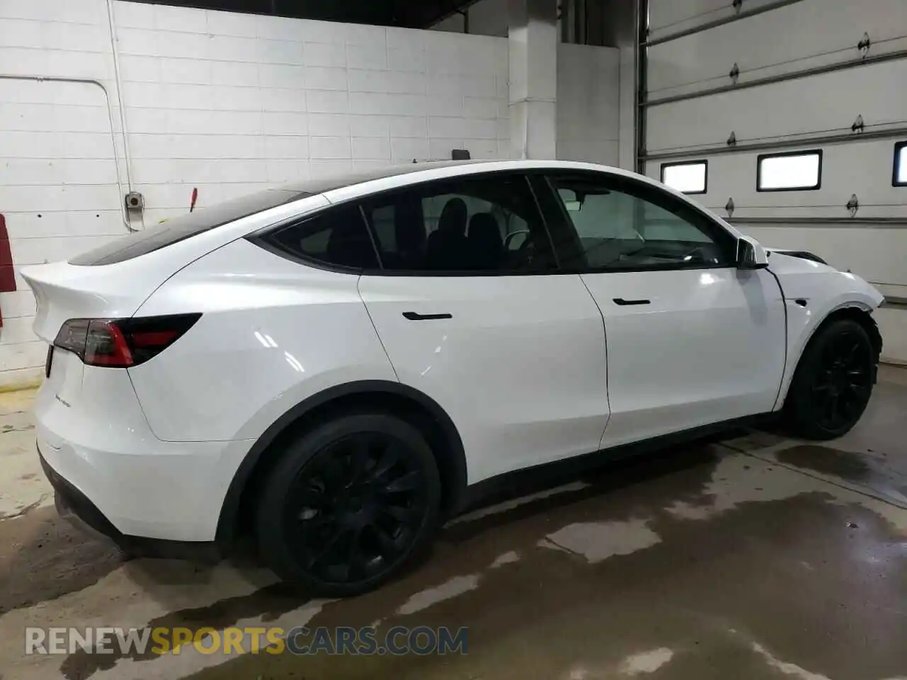 3 Photograph of a damaged car 5YJYGDEE3MF068407 TESLA MODEL Y 2021