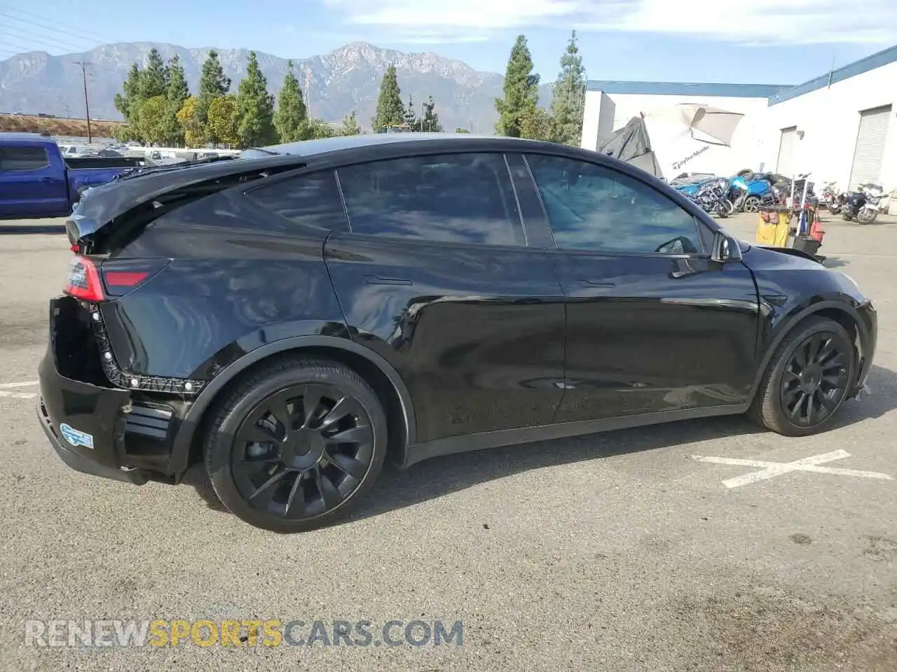 3 Photograph of a damaged car 5YJYGDEE3MF070920 TESLA MODEL Y 2021