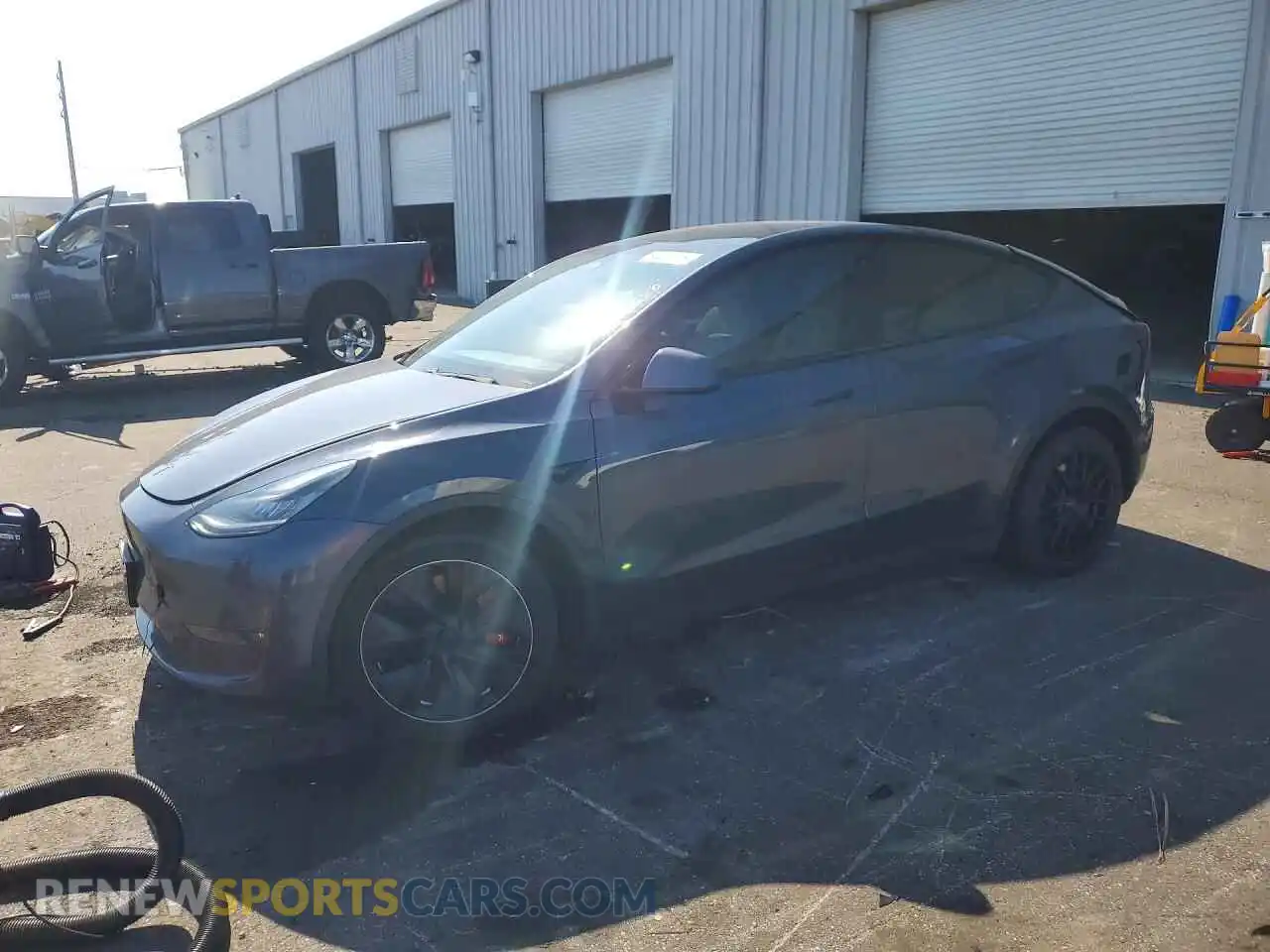 1 Photograph of a damaged car 5YJYGDEE3MF073381 TESLA MODEL Y 2021