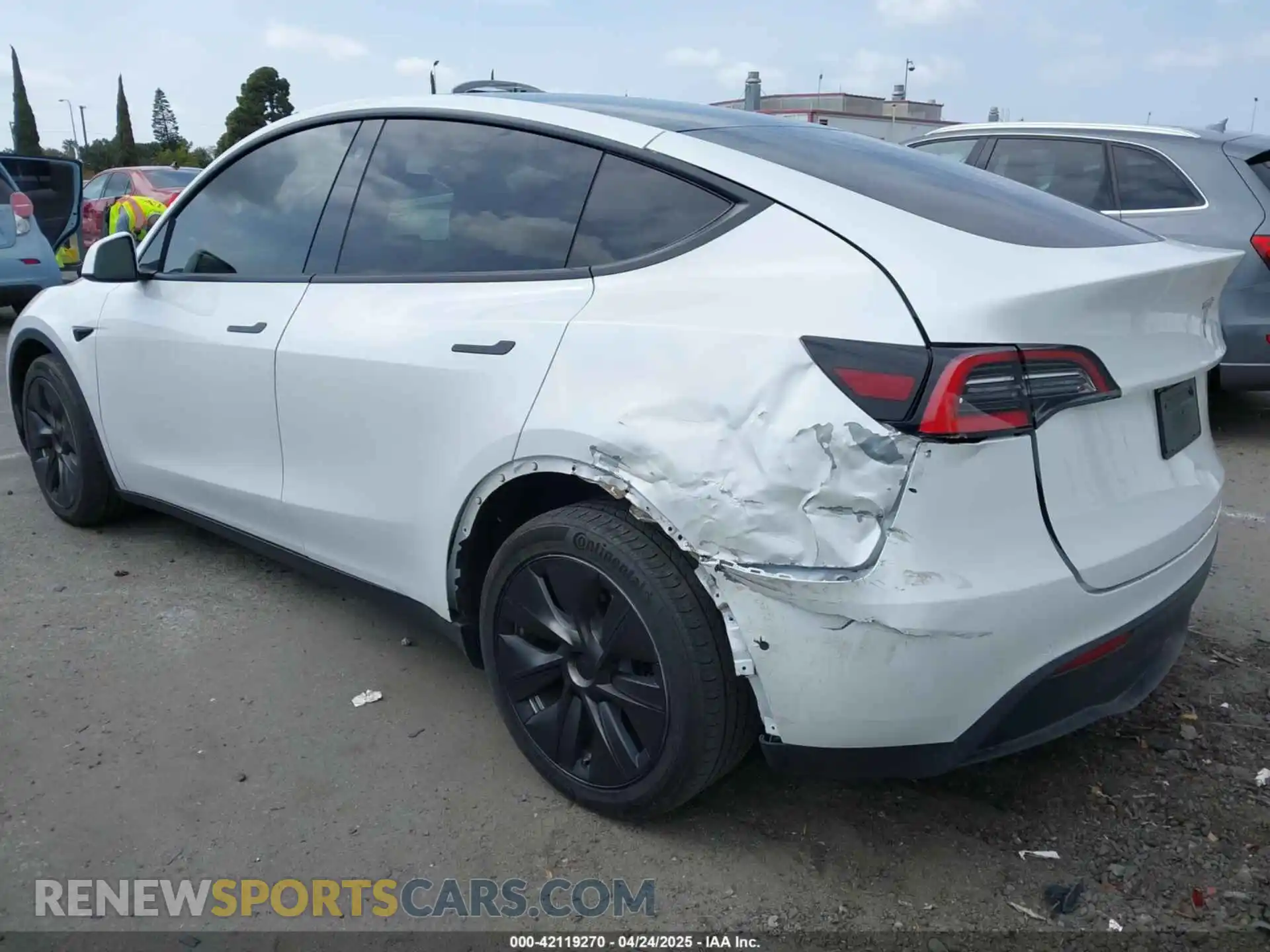 3 Photograph of a damaged car 5YJYGDEE3MF081304 TESLA MODEL Y 2021