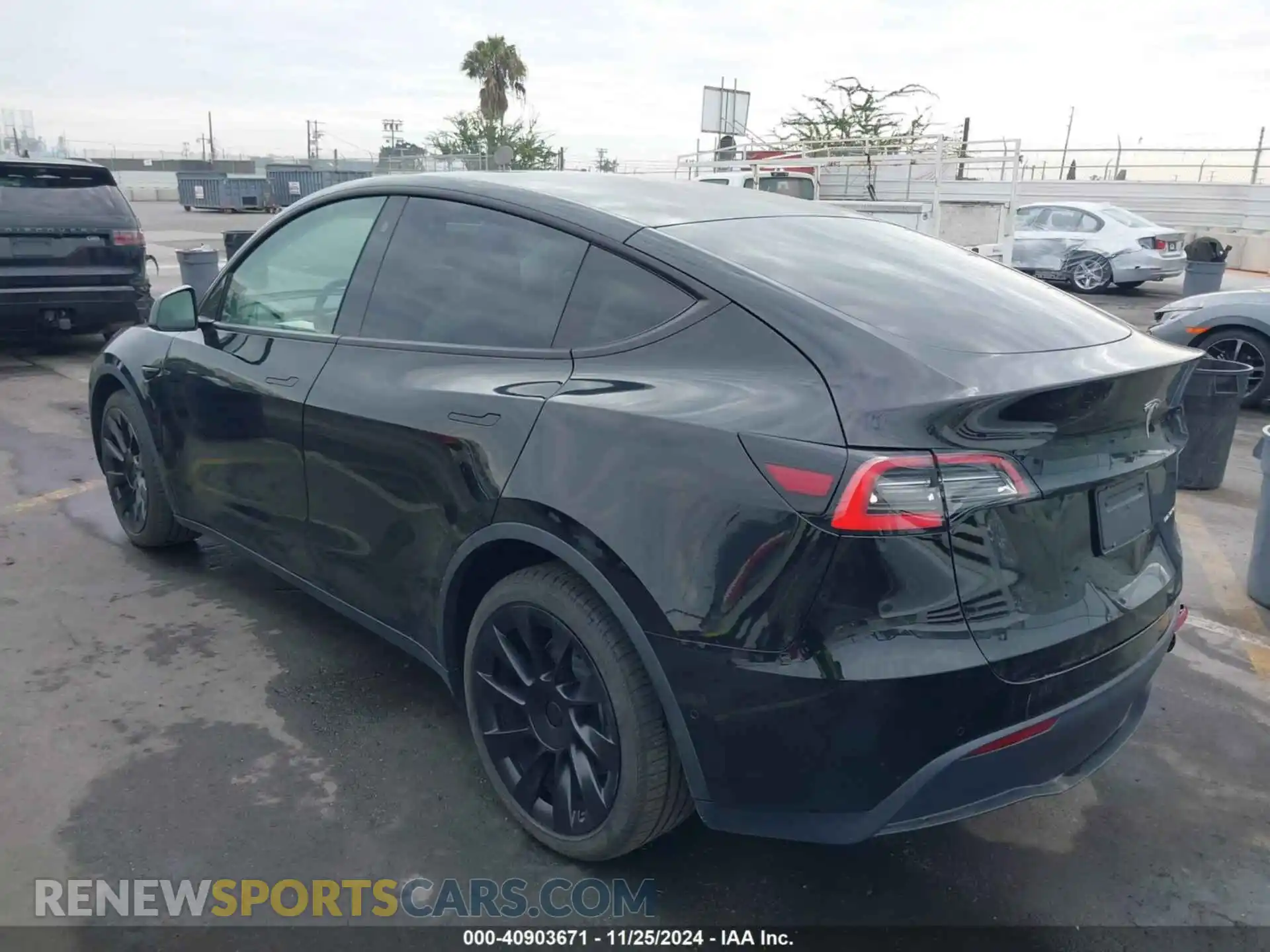 3 fotografías del automóvil dañado 5YJYGDEE3MF093078 TESLA MODEL Y 2021