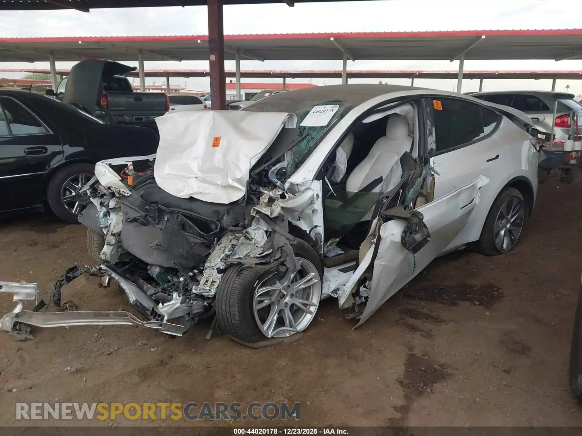 2 Photograph of a damaged car 5YJYGDEE3MF118044 TESLA MODEL Y 2021