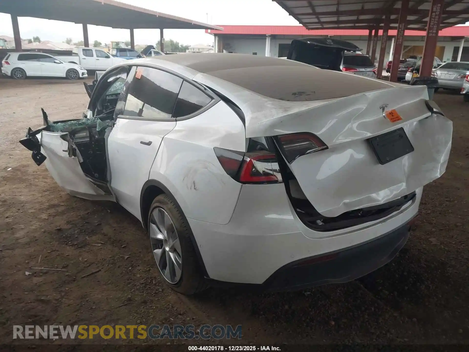 3 Photograph of a damaged car 5YJYGDEE3MF118044 TESLA MODEL Y 2021