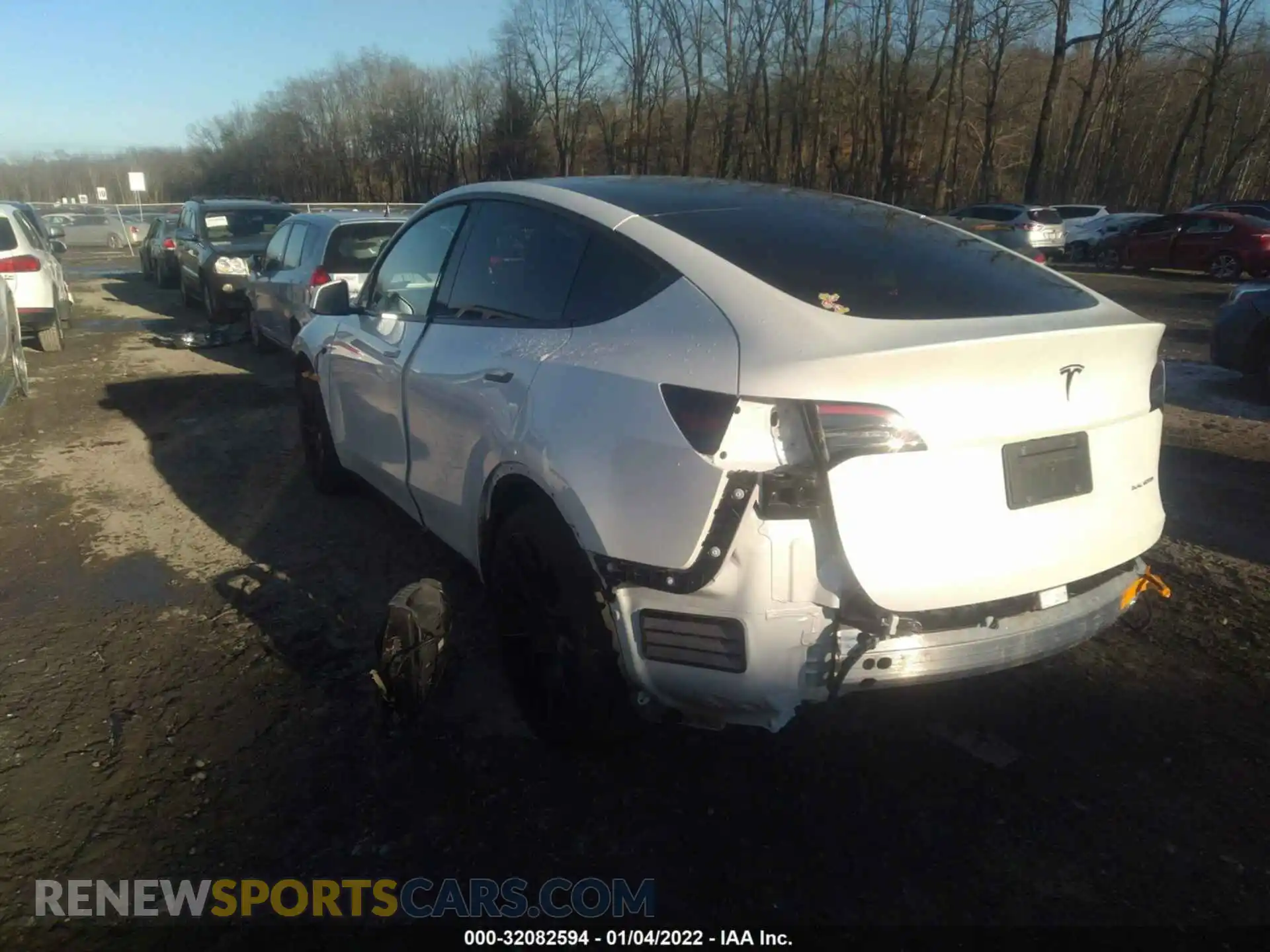 3 Photograph of a damaged car 5YJYGDEE3MF139105 TESLA MODEL Y 2021