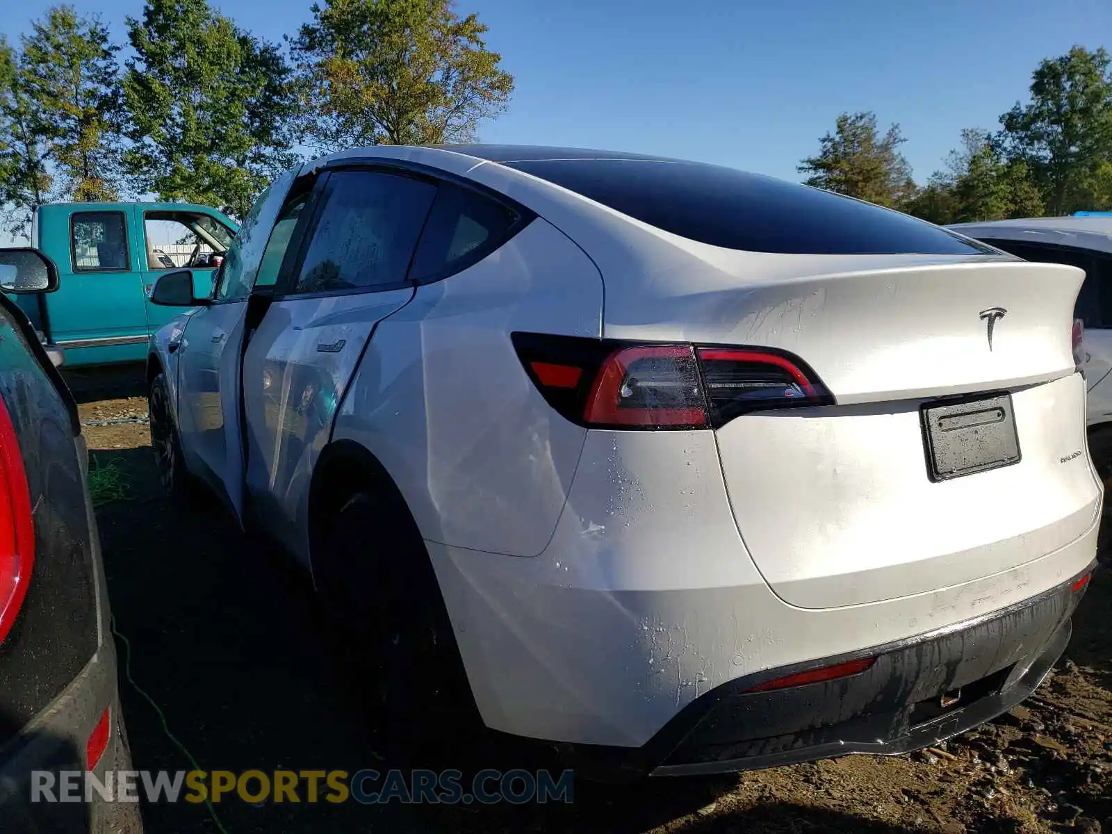 3 Photograph of a damaged car 5YJYGDEE3MF143686 TESLA MODEL Y 2021