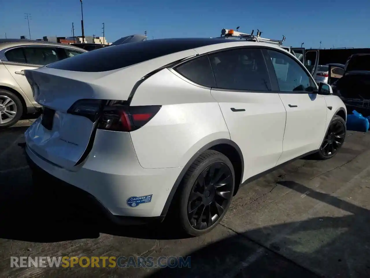 3 Photograph of a damaged car 5YJYGDEE3MF160908 TESLA MODEL Y 2021
