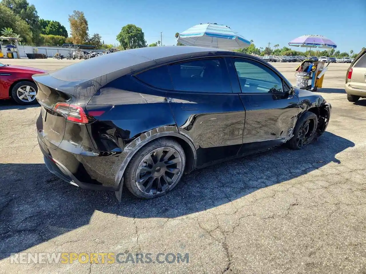 3 fotografías del automóvil dañado 5YJYGDEE3MF180236 TESLA MODEL Y 2021