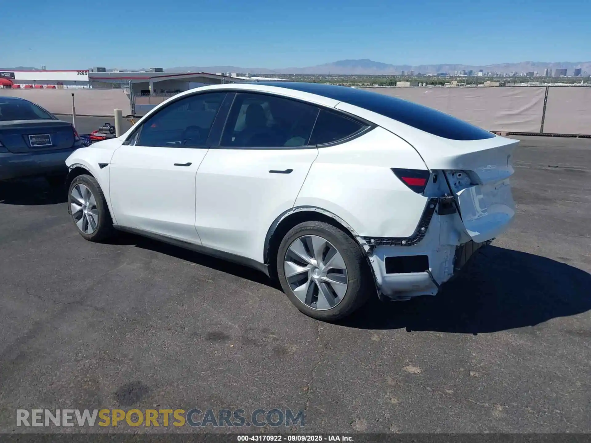 3 Photograph of a damaged car 5YJYGDEE3MF219908 TESLA MODEL Y 2021