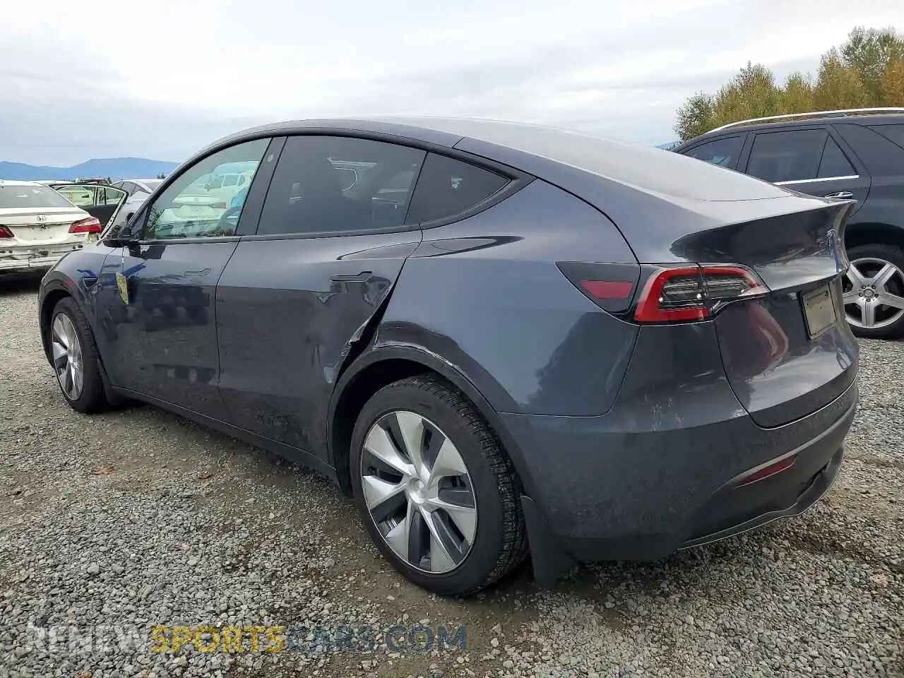 2 Photograph of a damaged car 5YJYGDEE3MF241343 TESLA MODEL Y 2021