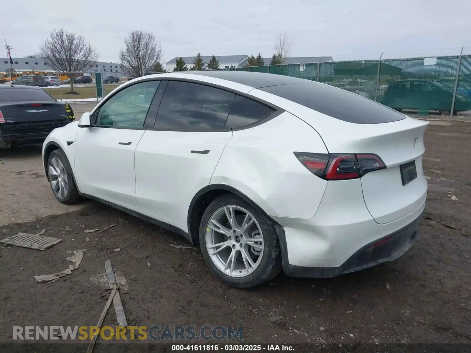 3 Photograph of a damaged car 5YJYGDEE3MF266114 TESLA MODEL Y 2021