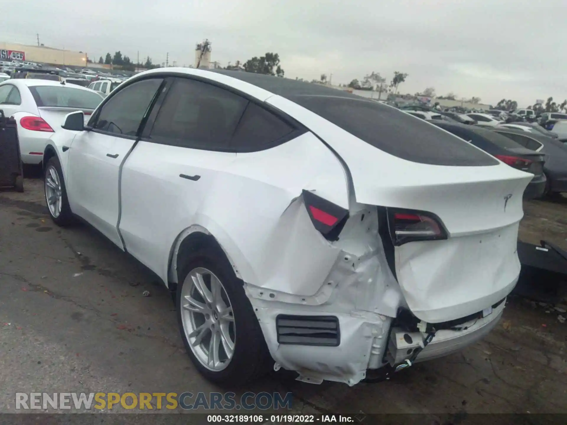 3 Photograph of a damaged car 5YJYGDEE3MF272589 TESLA MODEL Y 2021