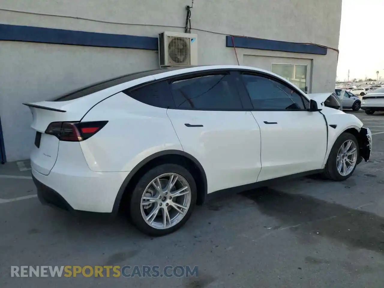 3 Photograph of a damaged car 5YJYGDEE3MF276870 TESLA MODEL Y 2021