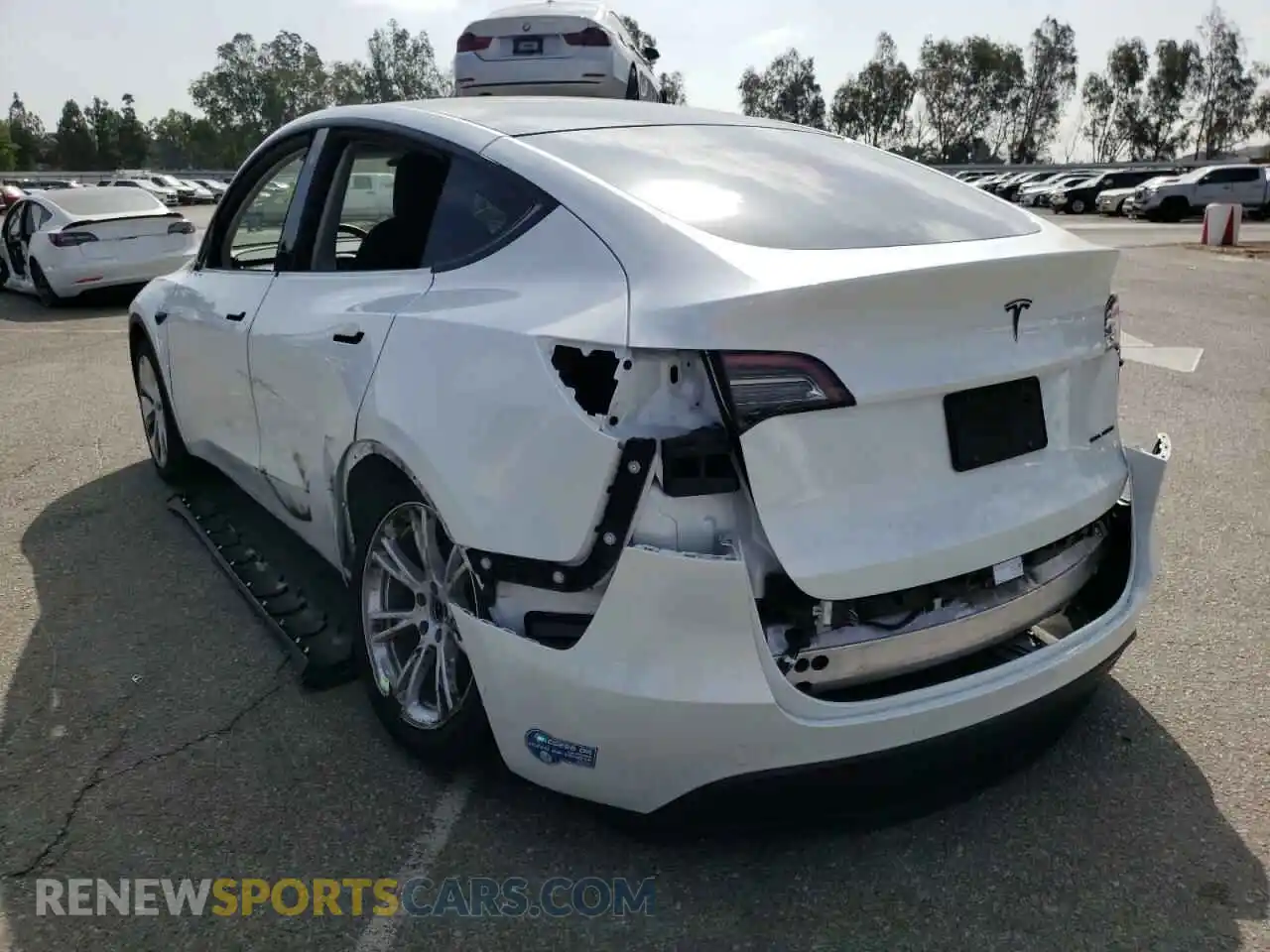 3 Photograph of a damaged car 5YJYGDEE4MF066357 TESLA MODEL Y 2021