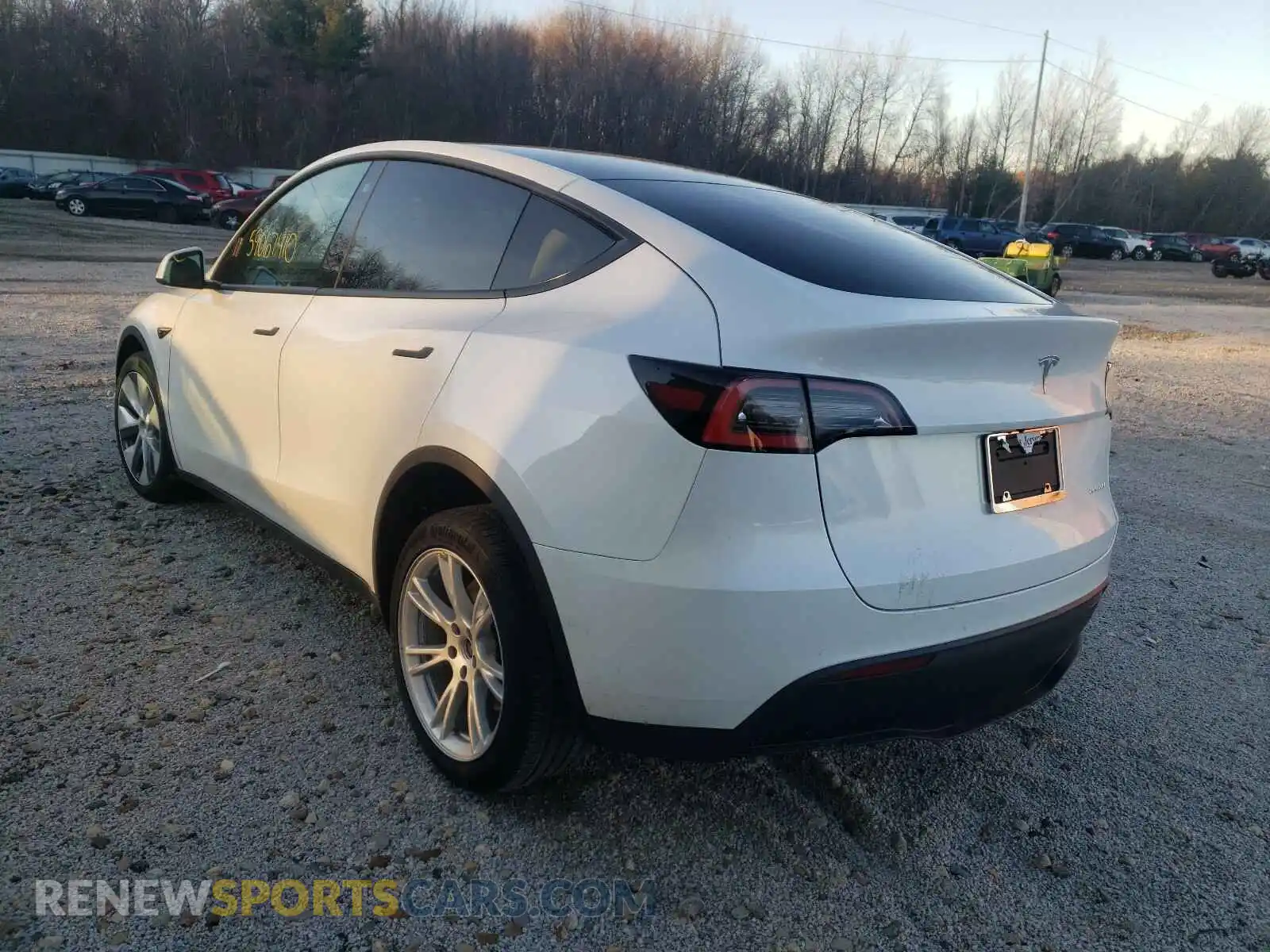 3 Photograph of a damaged car 5YJYGDEE4MF072370 TESLA MODEL Y 2021
