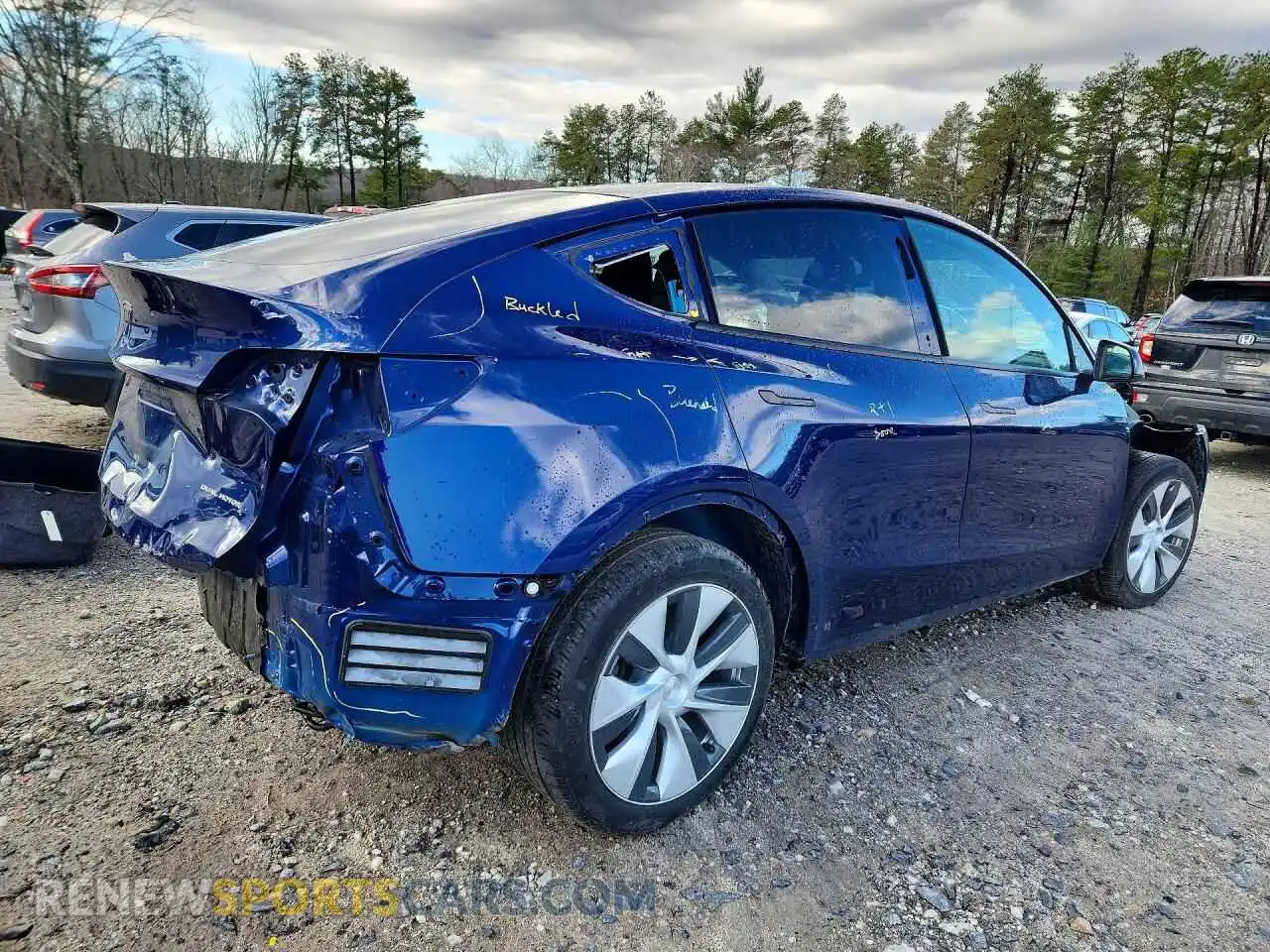 3 fotografías del automóvil dañado 5YJYGDEE4MF074913 TESLA MODEL Y 2021