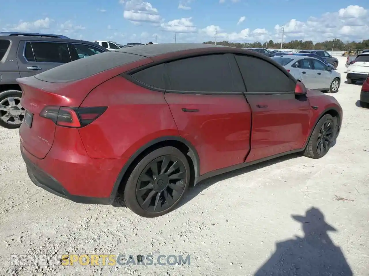 3 fotografías del automóvil dañado 5YJYGDEE4MF082798 TESLA MODEL Y 2021
