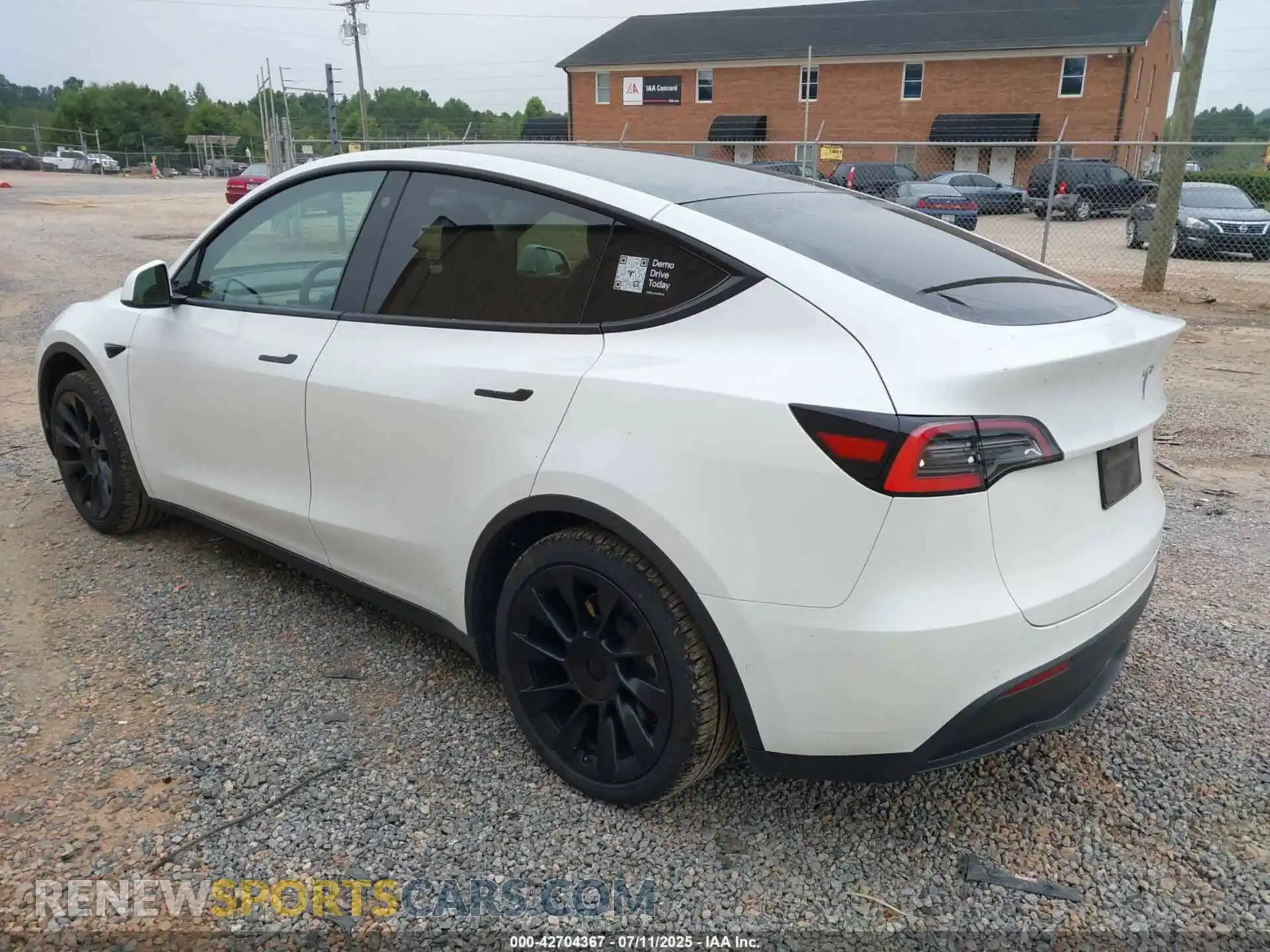 3 Photograph of a damaged car 5YJYGDEE4MF084857 TESLA MODEL Y 2021