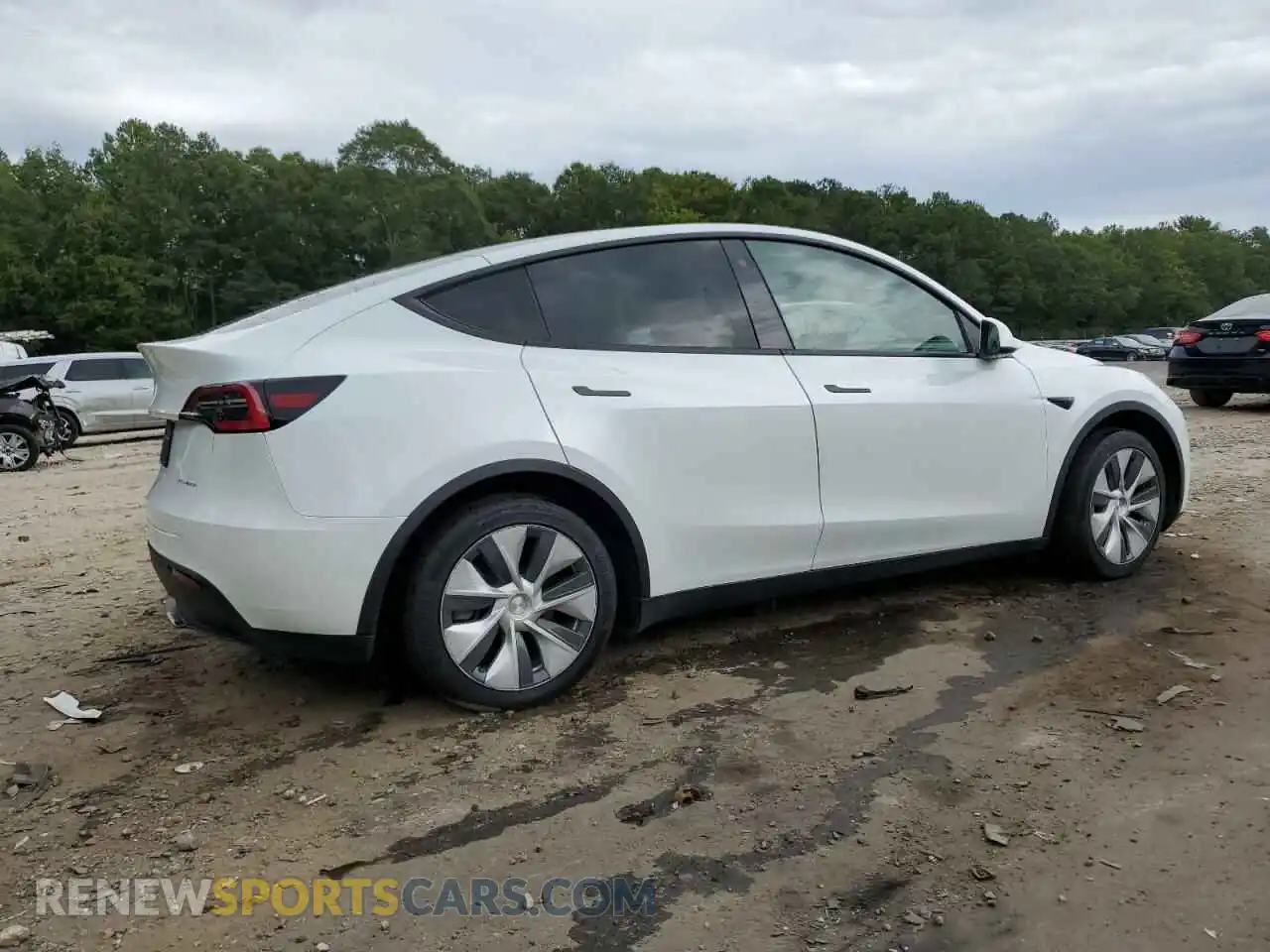 3 Photograph of a damaged car 5YJYGDEE4MF085569 TESLA MODEL Y 2021