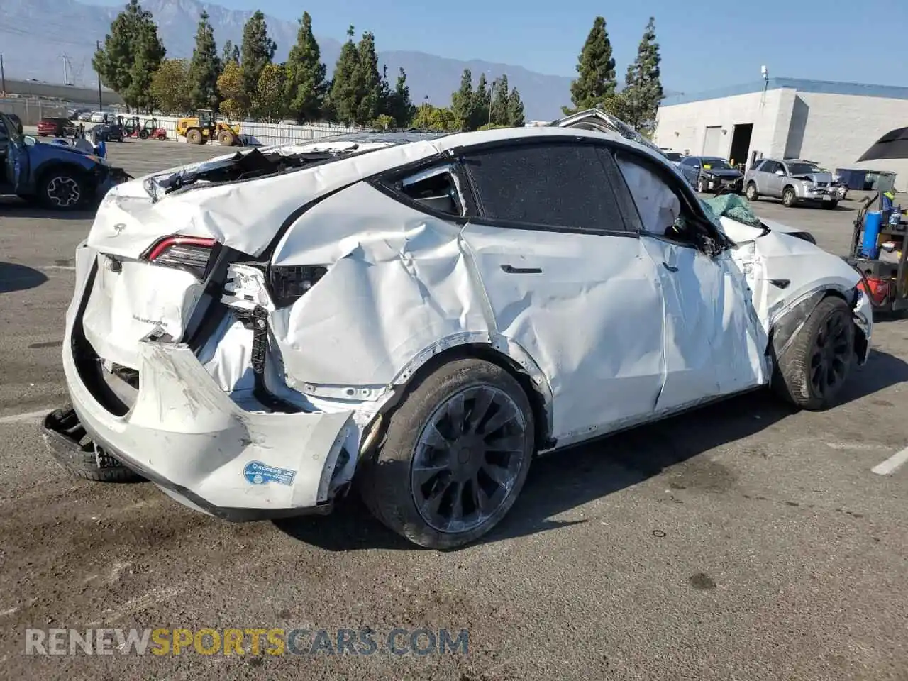 3 Photograph of a damaged car 5YJYGDEE4MF092960 TESLA MODEL Y 2021