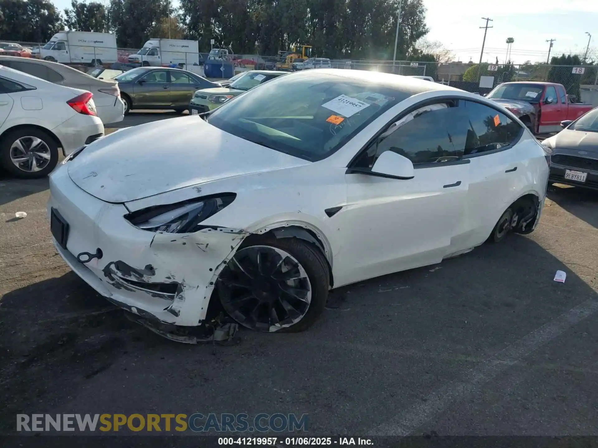 2 fotografías del automóvil dañado 5YJYGDEE4MF151716 TESLA MODEL Y 2021