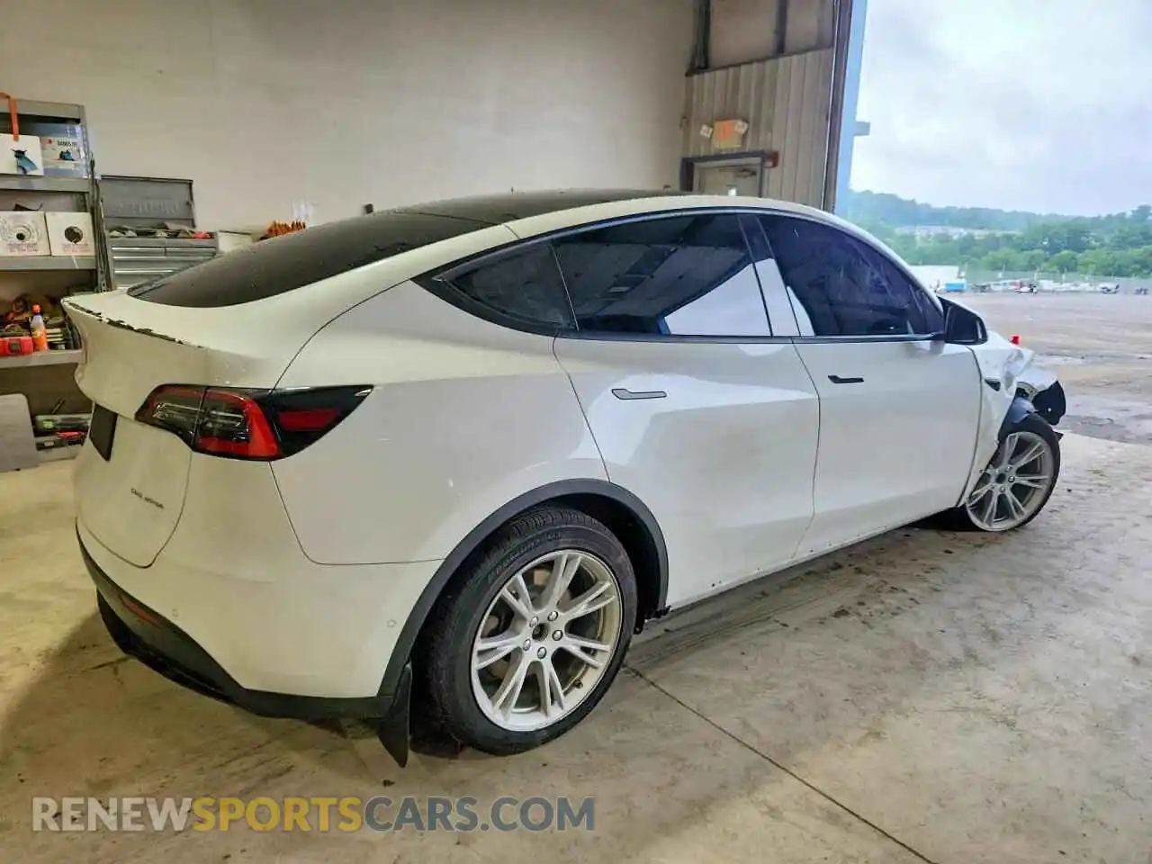 3 fotografías del automóvil dañado 5YJYGDEE4MF183243 TESLA MODEL Y 2021