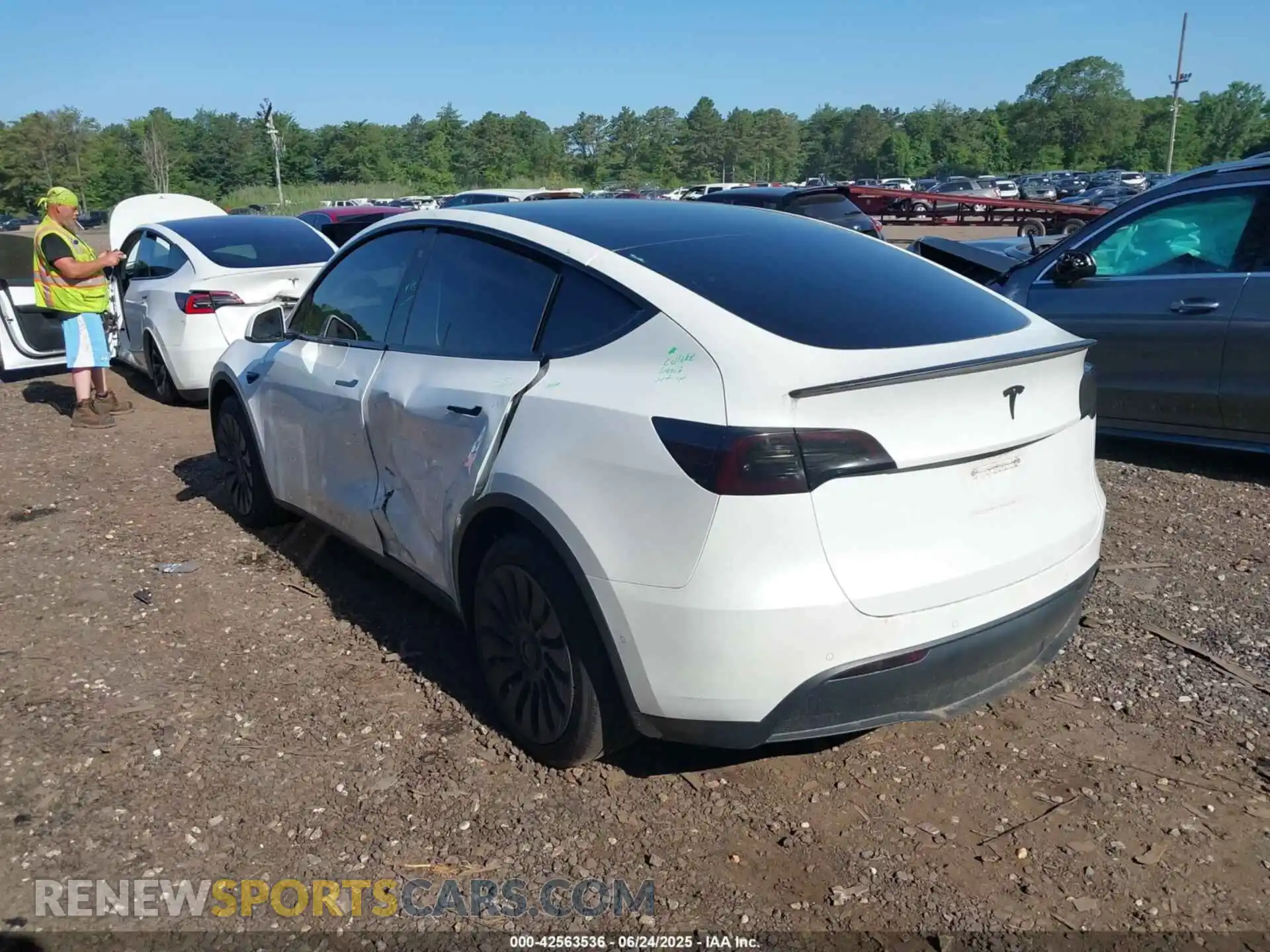 3 Photograph of a damaged car 5YJYGDEE4MF184389 TESLA MODEL Y 2021