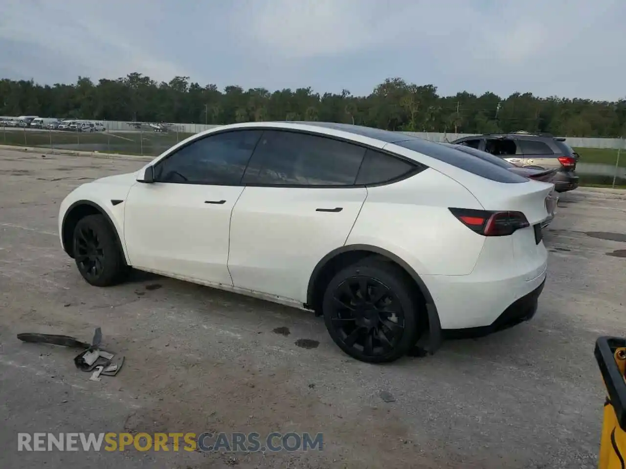 2 Photograph of a damaged car 5YJYGDEE4MF195473 TESLA MODEL Y 2021
