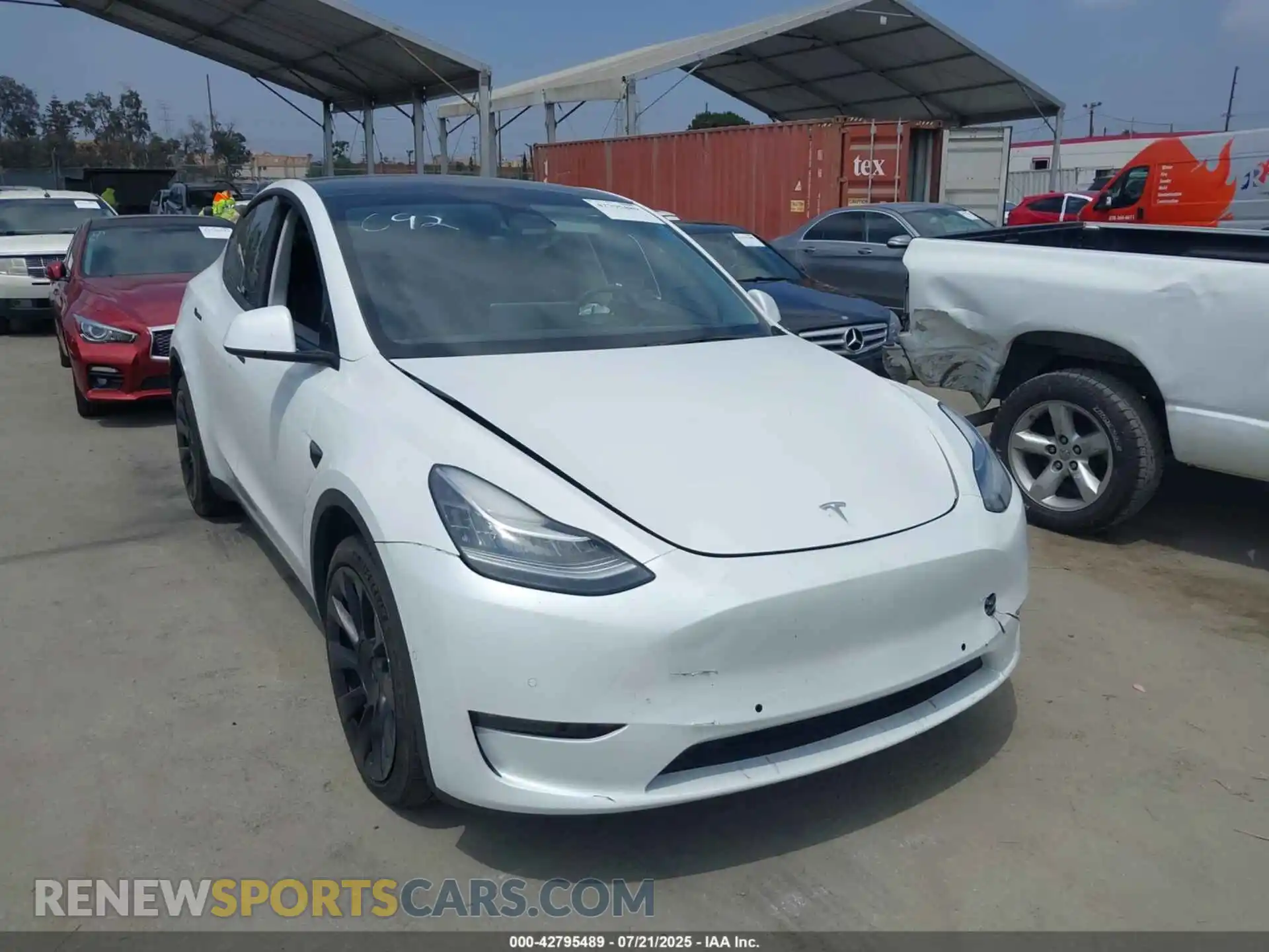 1 Photograph of a damaged car 5YJYGDEE4MF245529 TESLA MODEL Y 2021