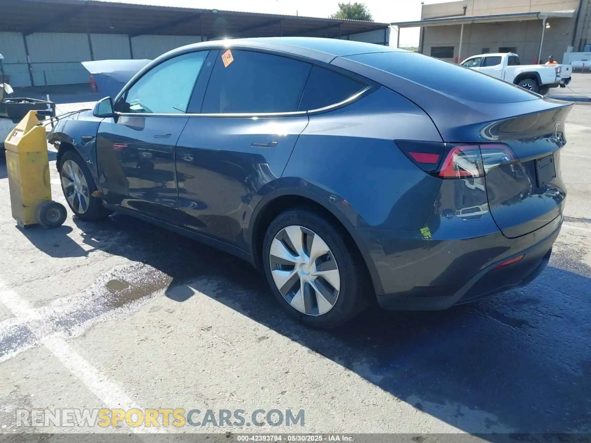 3 fotografías del automóvil dañado 5YJYGDEE5MF066948 TESLA MODEL Y 2021