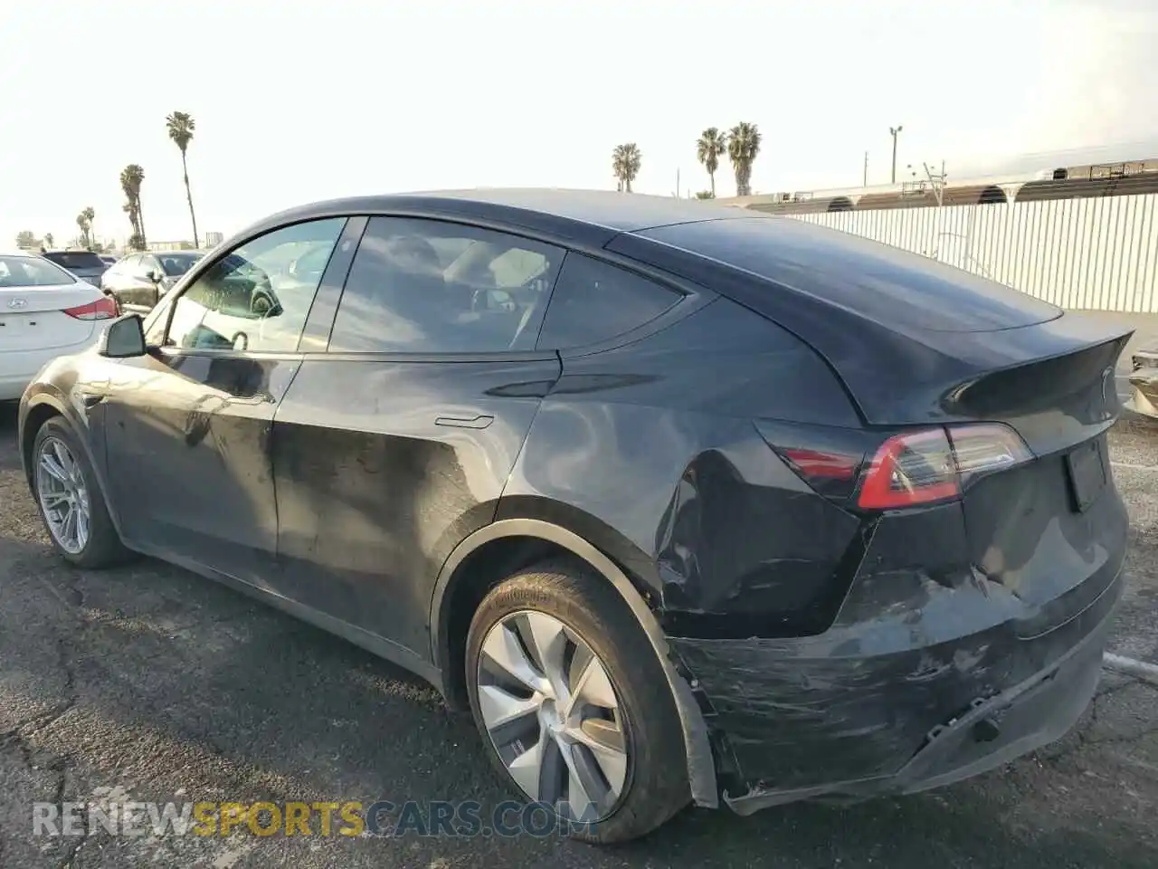 2 Photograph of a damaged car 5YJYGDEE5MF067565 TESLA MODEL Y 2021