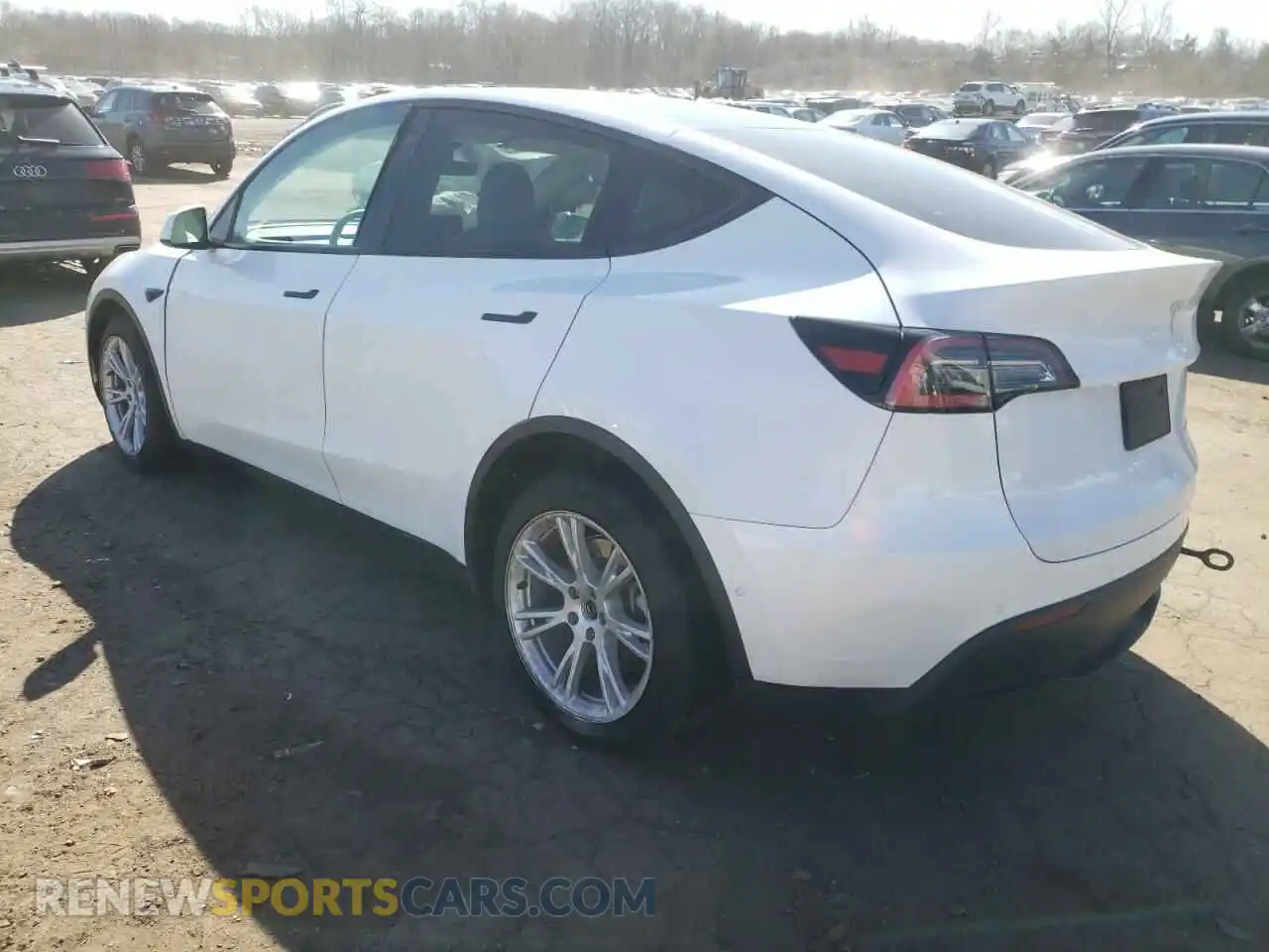 2 Photograph of a damaged car 5YJYGDEE5MF118045 TESLA MODEL Y 2021
