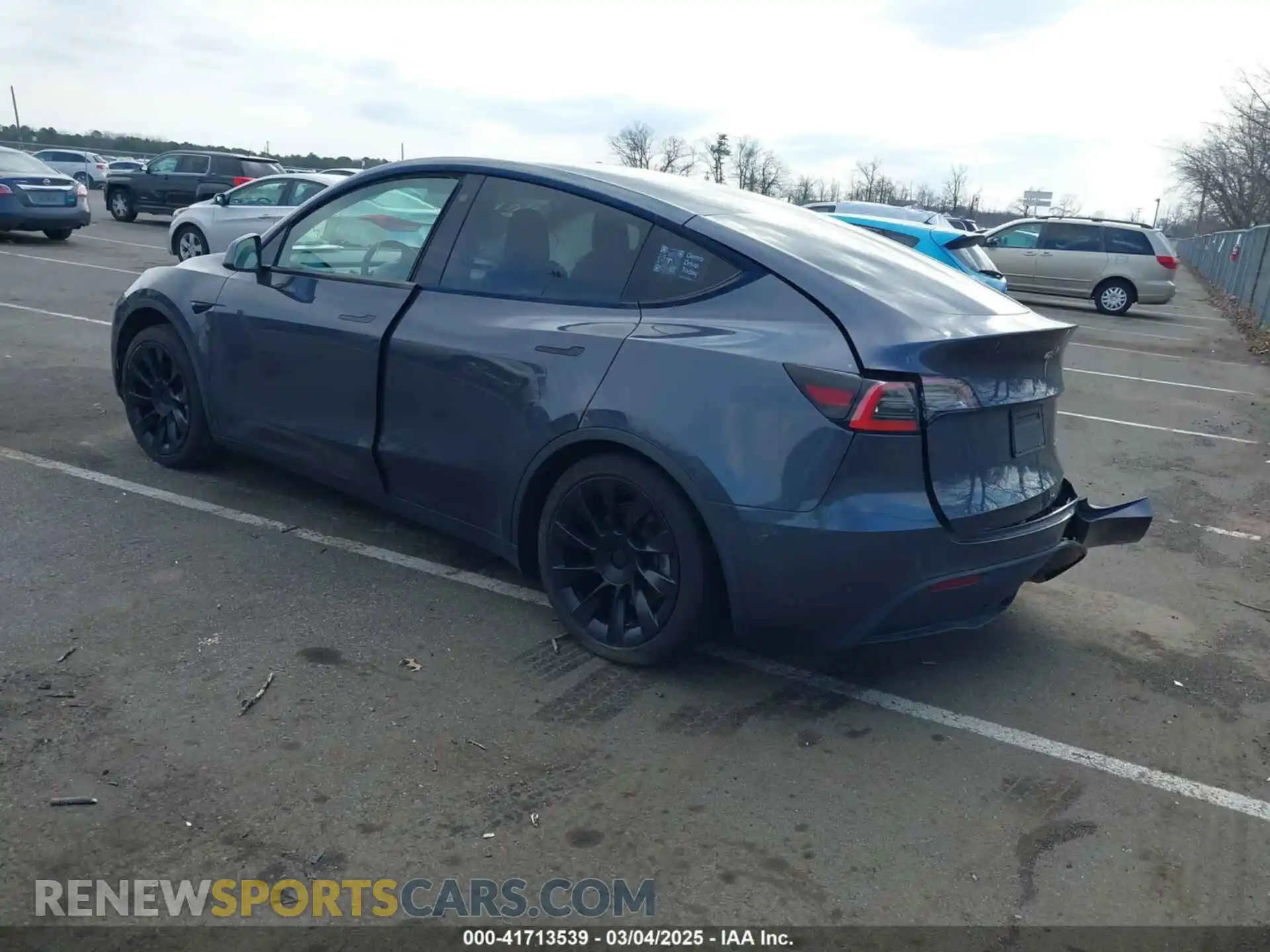 3 Photograph of a damaged car 5YJYGDEE5MF125626 TESLA MODEL Y 2021