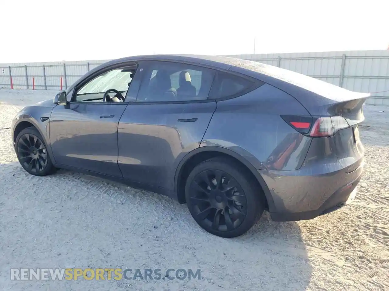2 fotografías del automóvil dañado 5YJYGDEE5MF208540 TESLA MODEL Y 2021
