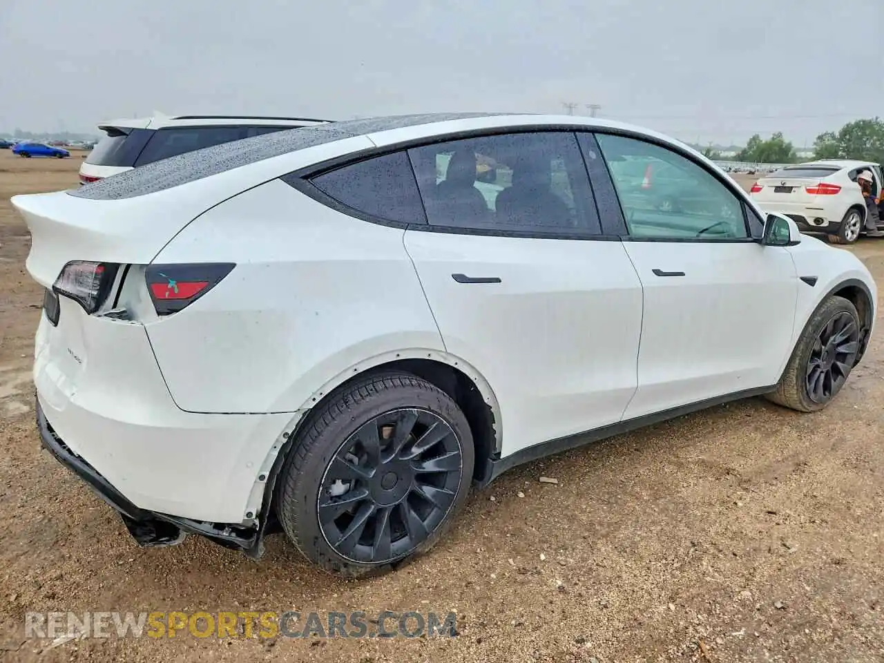 3 Photograph of a damaged car 5YJYGDEE5MF209235 TESLA MODEL Y 2021