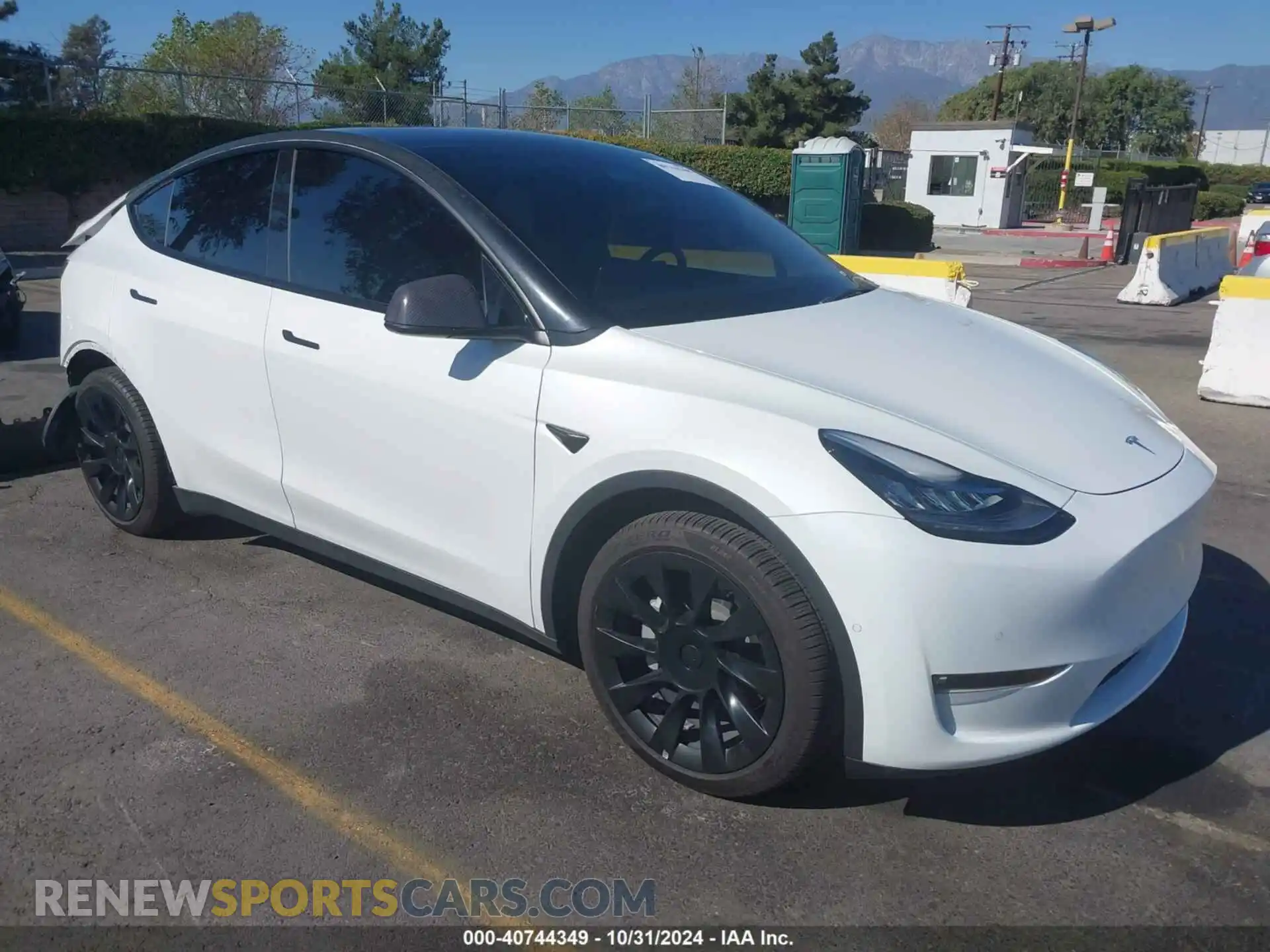 1 Photograph of a damaged car 5YJYGDEE5MF228979 TESLA MODEL Y 2021