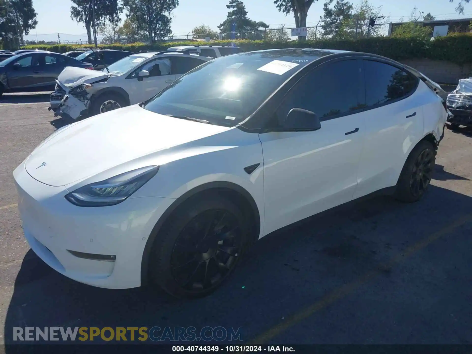 2 Photograph of a damaged car 5YJYGDEE5MF228979 TESLA MODEL Y 2021