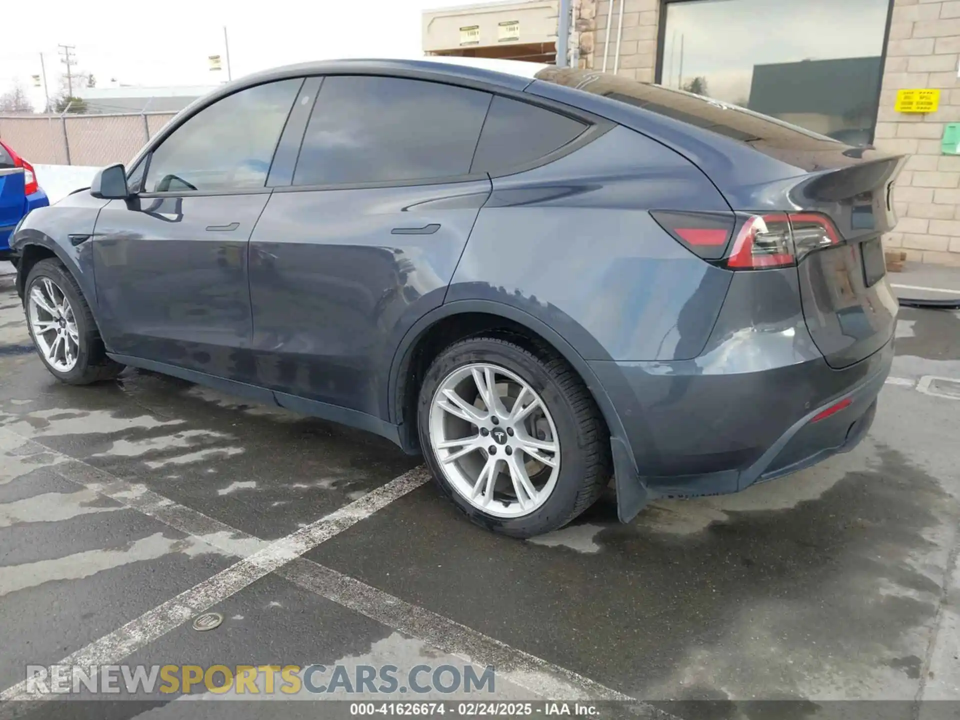 3 Photograph of a damaged car 5YJYGDEE5MF240579 TESLA MODEL Y 2021