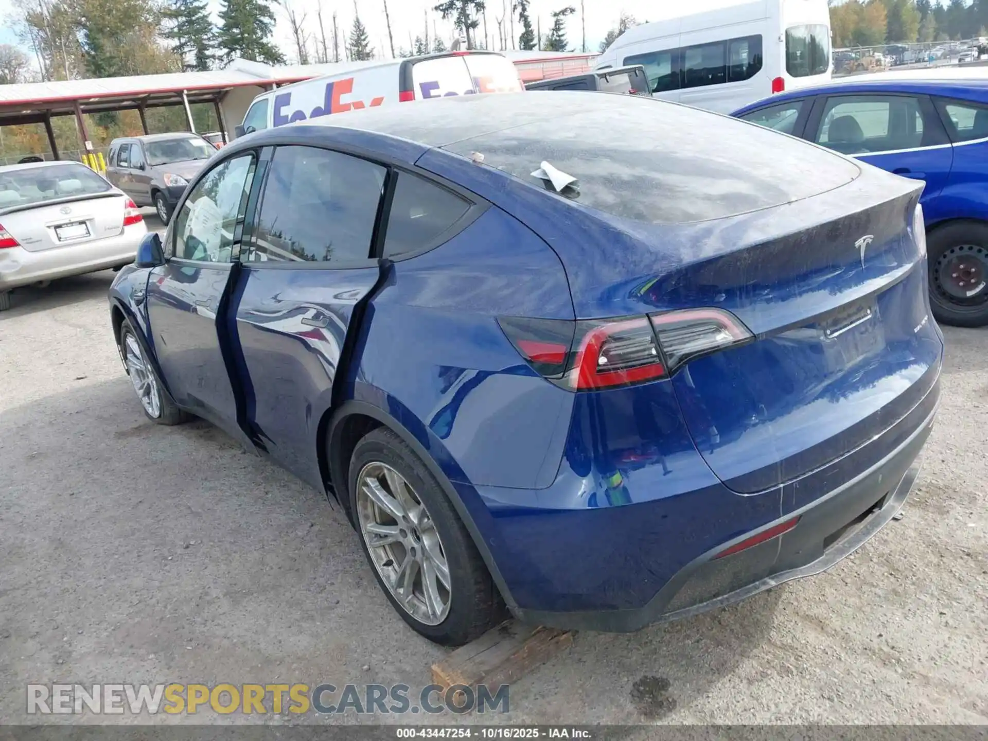 3 Photograph of a damaged car 5YJYGDEE5MF260055 TESLA MODEL Y 2021