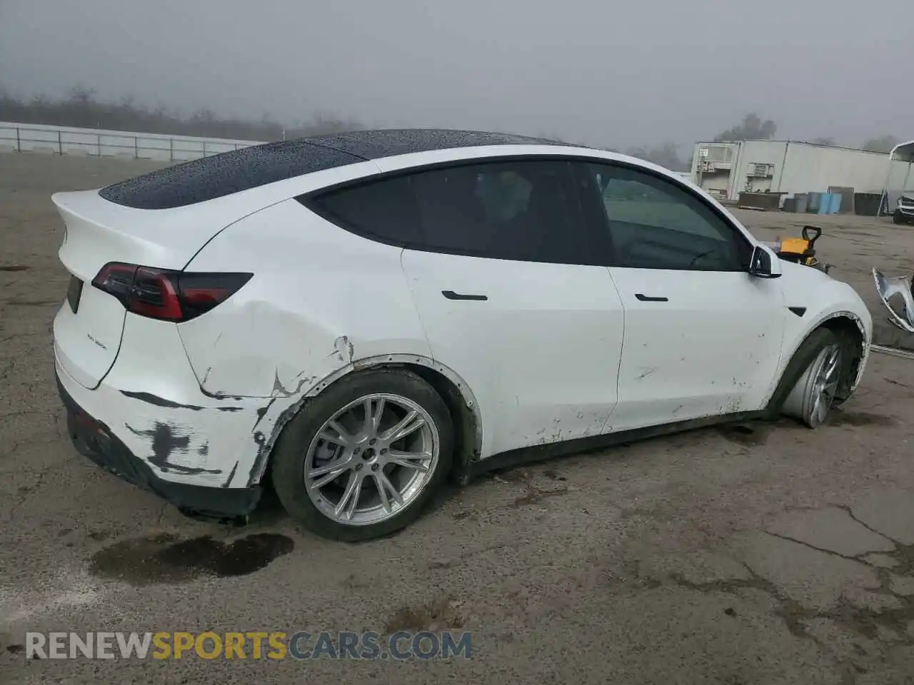 3 Photograph of a damaged car 5YJYGDEE5MF304619 TESLA MODEL Y 2021