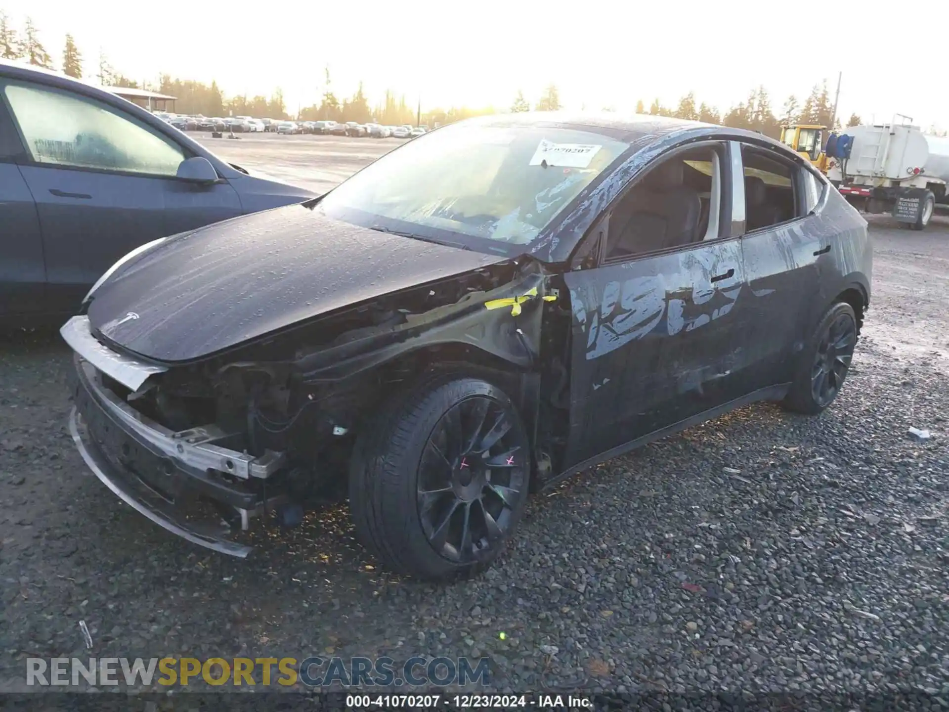 2 Photograph of a damaged car 5YJYGDEE6MF079577 TESLA MODEL Y 2021
